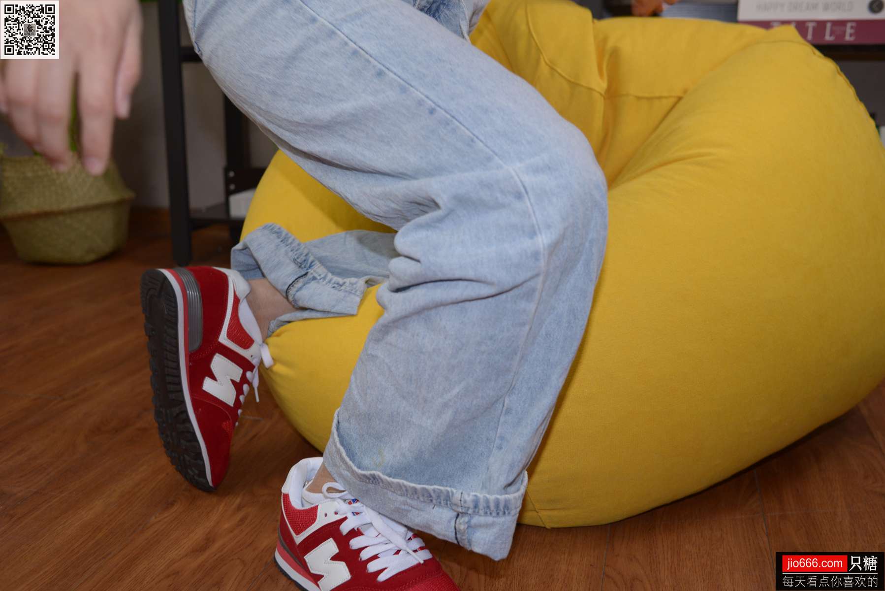 图片[57]-[只糖棉袜] NO.129 冬冬 红与白里的牛仔裤温暖时光 [258P] – 速更版-美库