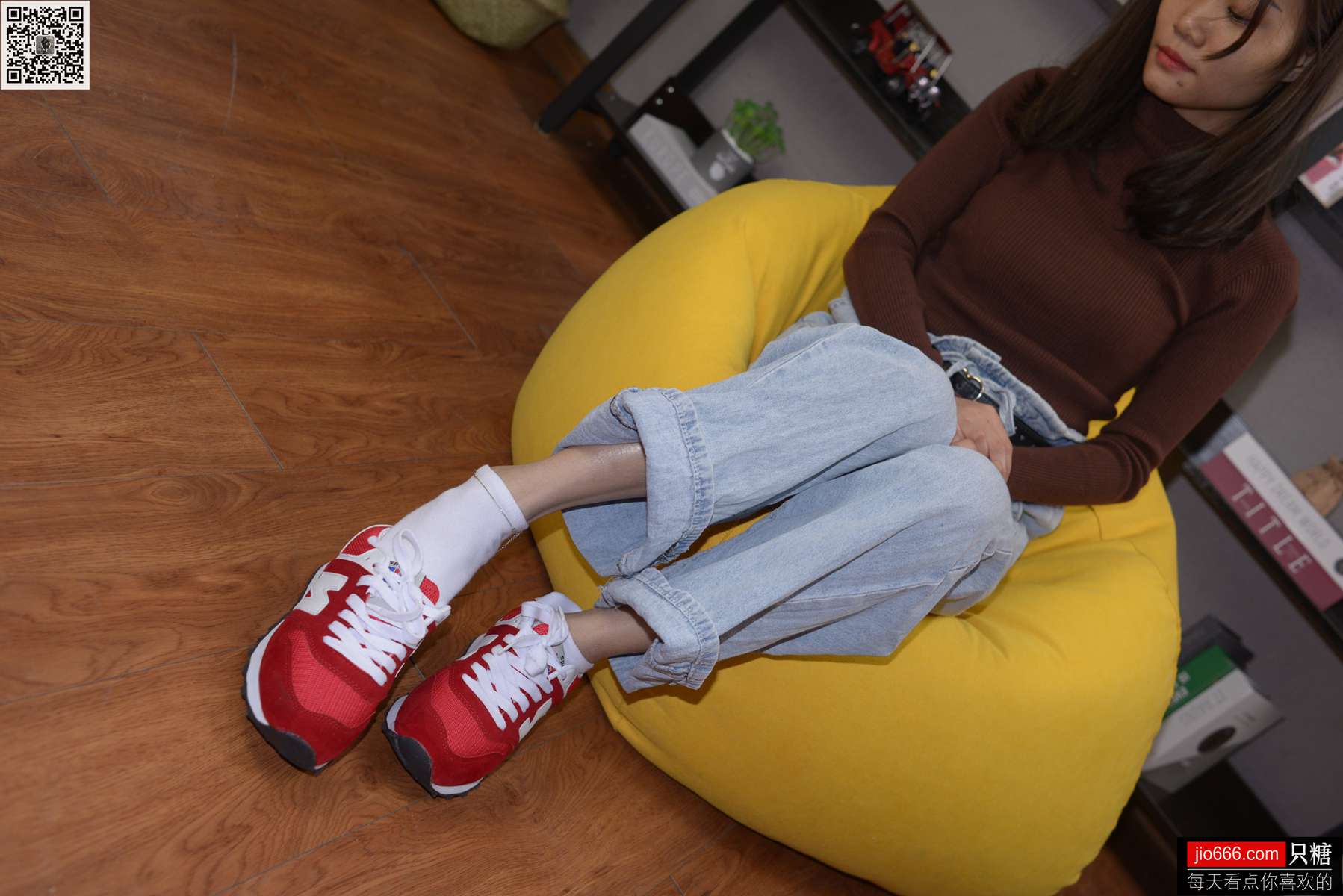 图片[201]-[只糖棉袜] NO.129 冬冬 红与白里的牛仔裤温暖时光 [258P] – 速更版-美库