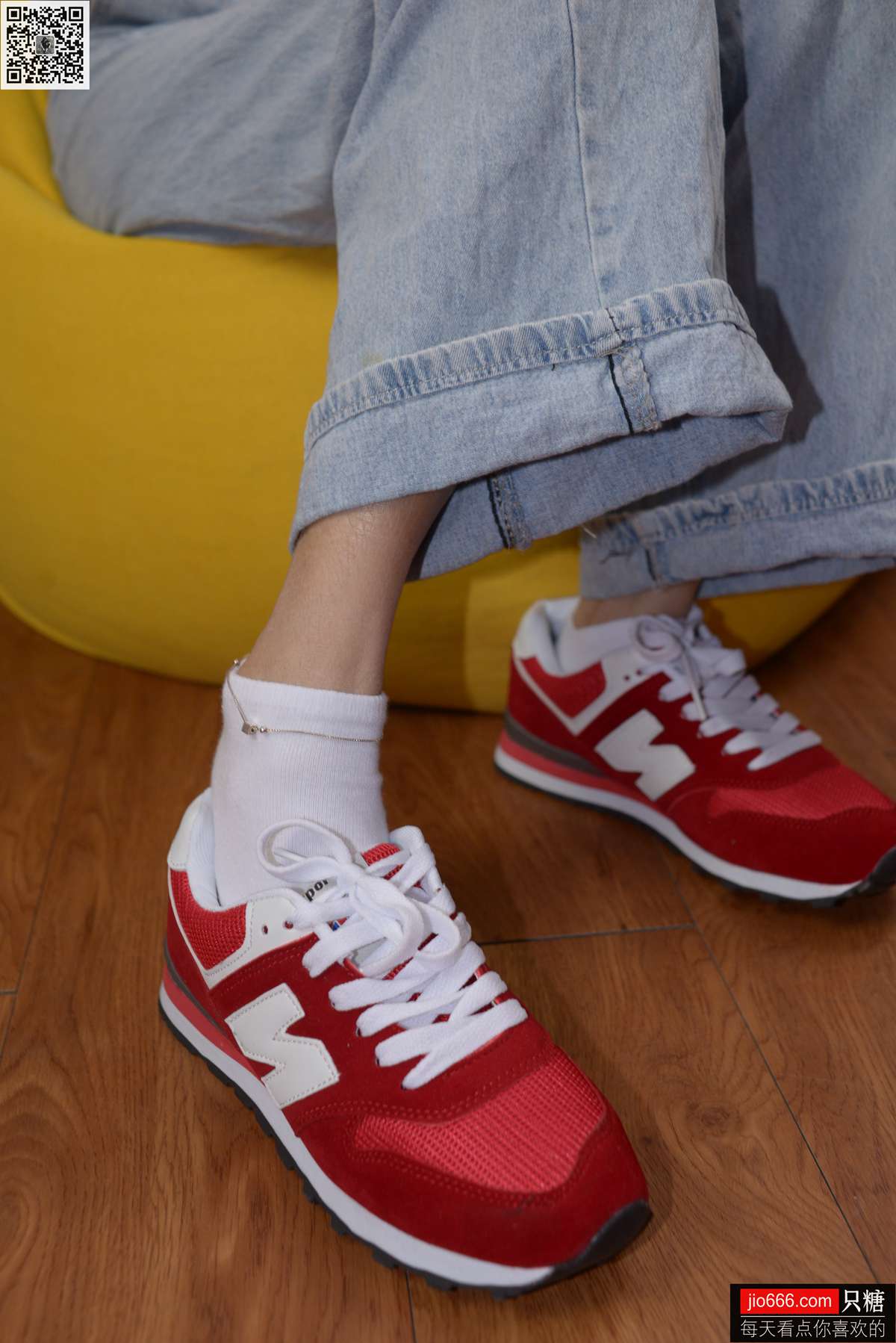 图片[185]-[只糖棉袜] NO.129 冬冬 红与白里的牛仔裤温暖时光 [258P] – 速更版-美库