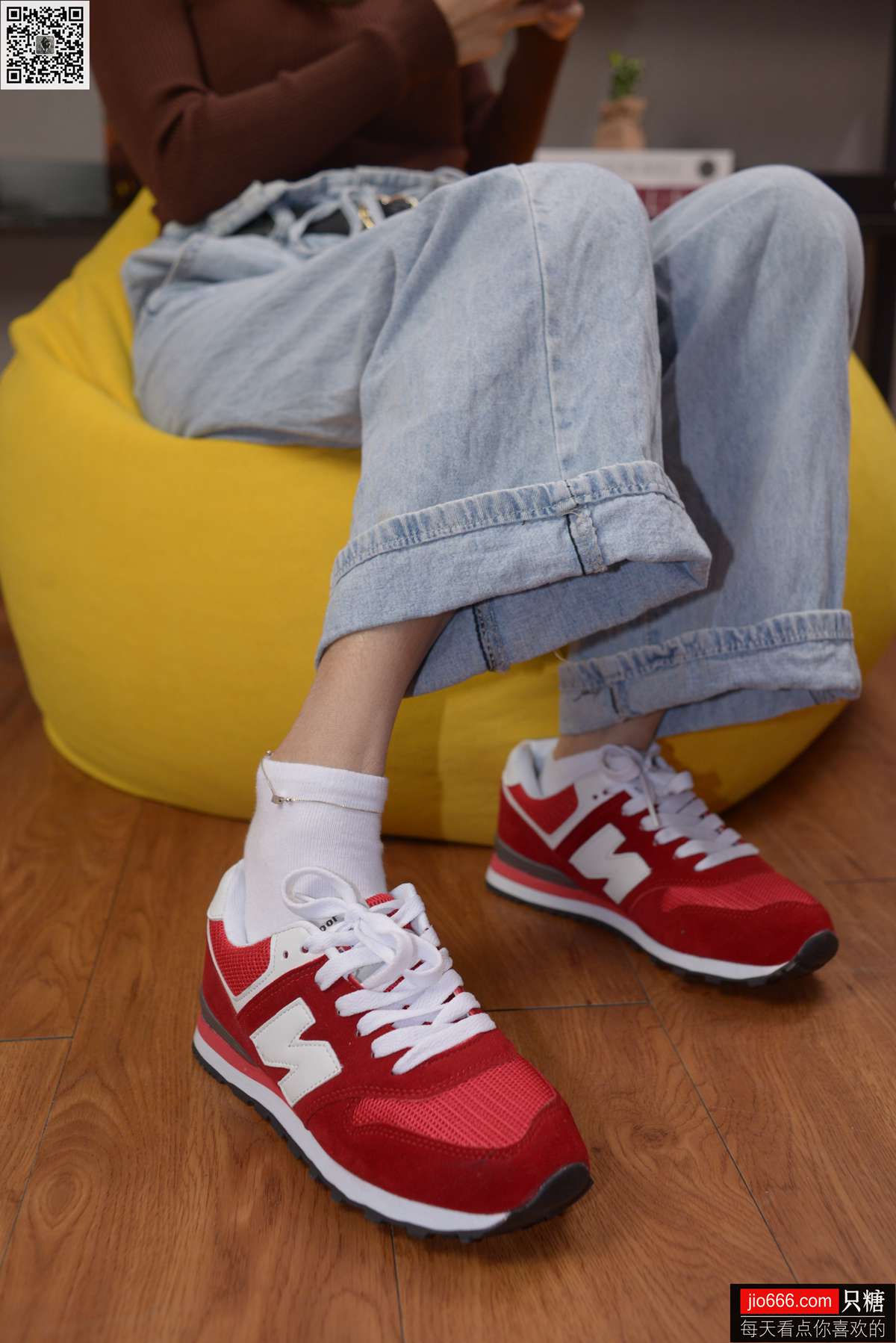 图片[33]-[只糖棉袜] NO.129 冬冬 红与白里的牛仔裤温暖时光 [258P] – 速更版-美库