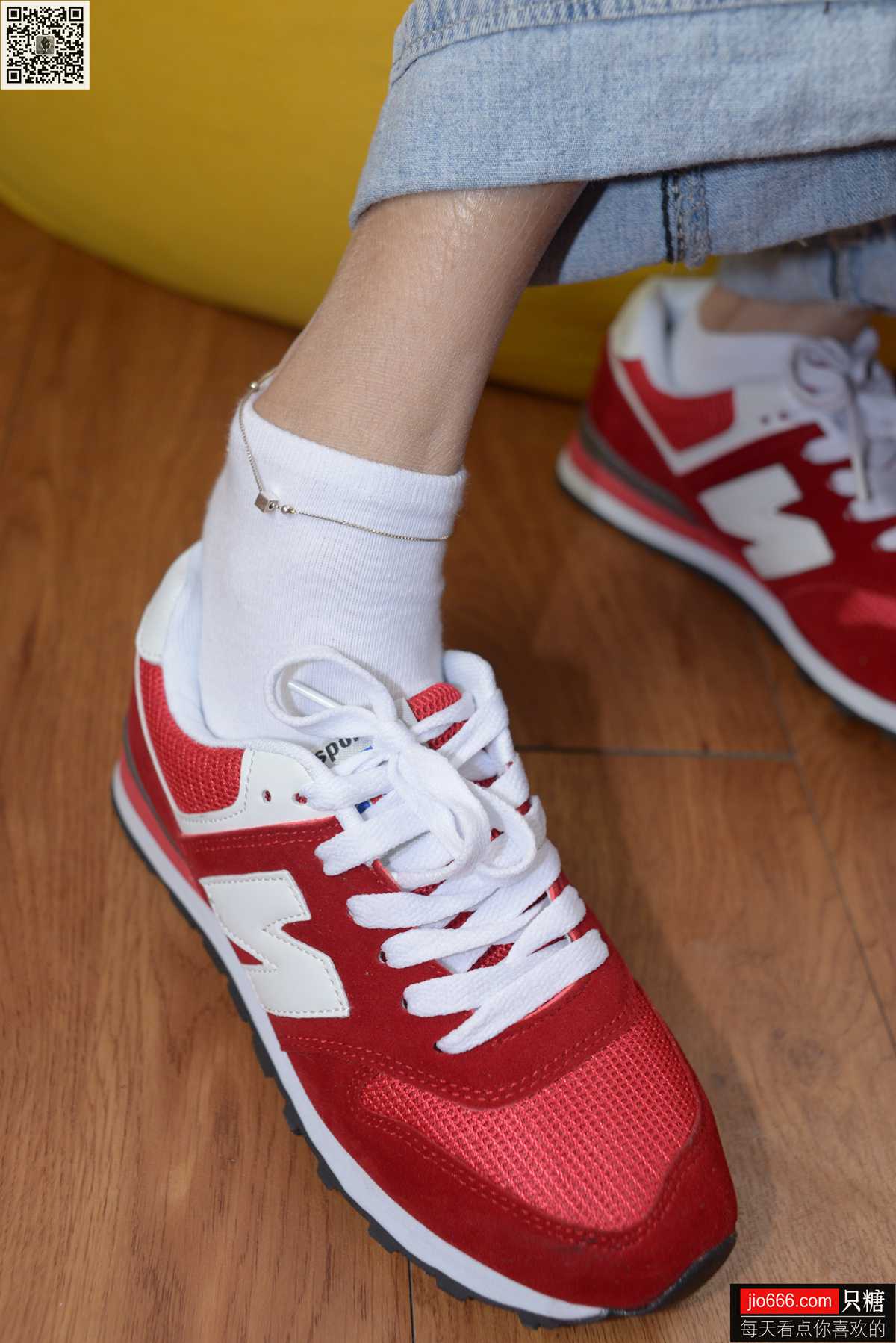 图片[106]-[只糖棉袜] NO.129 冬冬 红与白里的牛仔裤温暖时光 [258P] – 速更版-美库