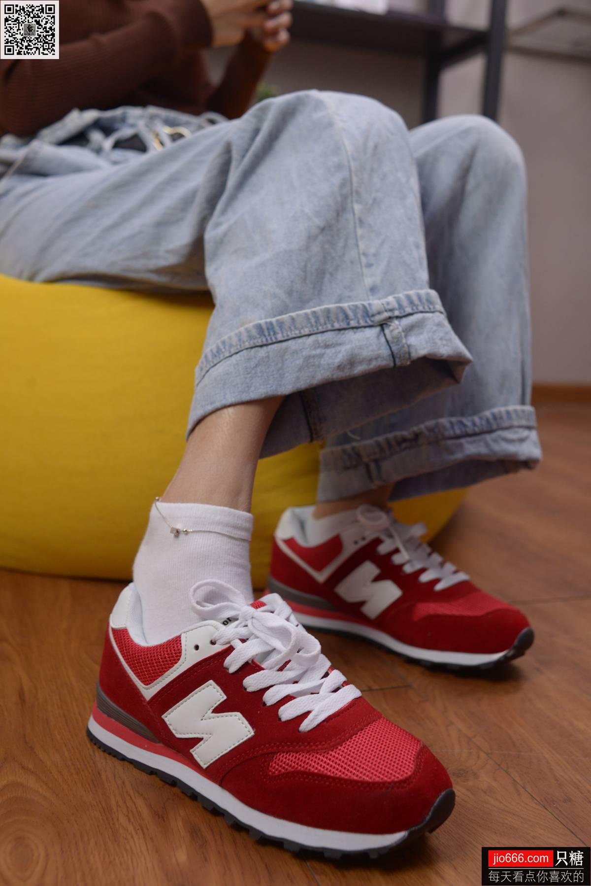 图片[194]-[只糖棉袜] NO.129 冬冬 红与白里的牛仔裤温暖时光 [258P] – 速更版-美库