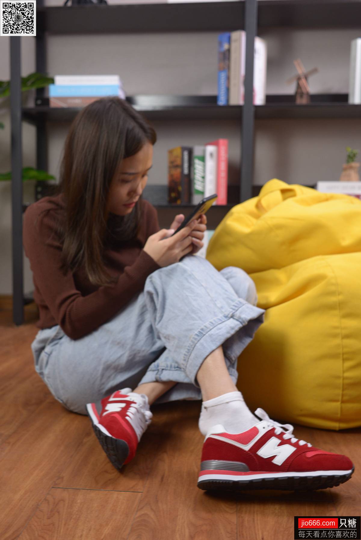 图片[218]-[只糖棉袜] NO.129 冬冬 红与白里的牛仔裤温暖时光 [258P] – 速更版-美库