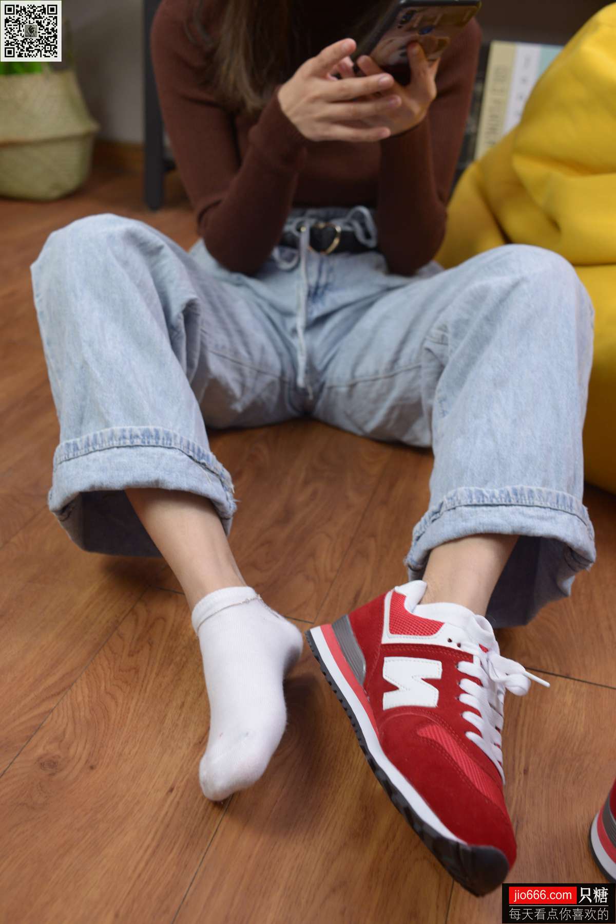 图片[69]-[只糖棉袜] NO.129 冬冬 红与白里的牛仔裤温暖时光 [258P] – 速更版-美库
