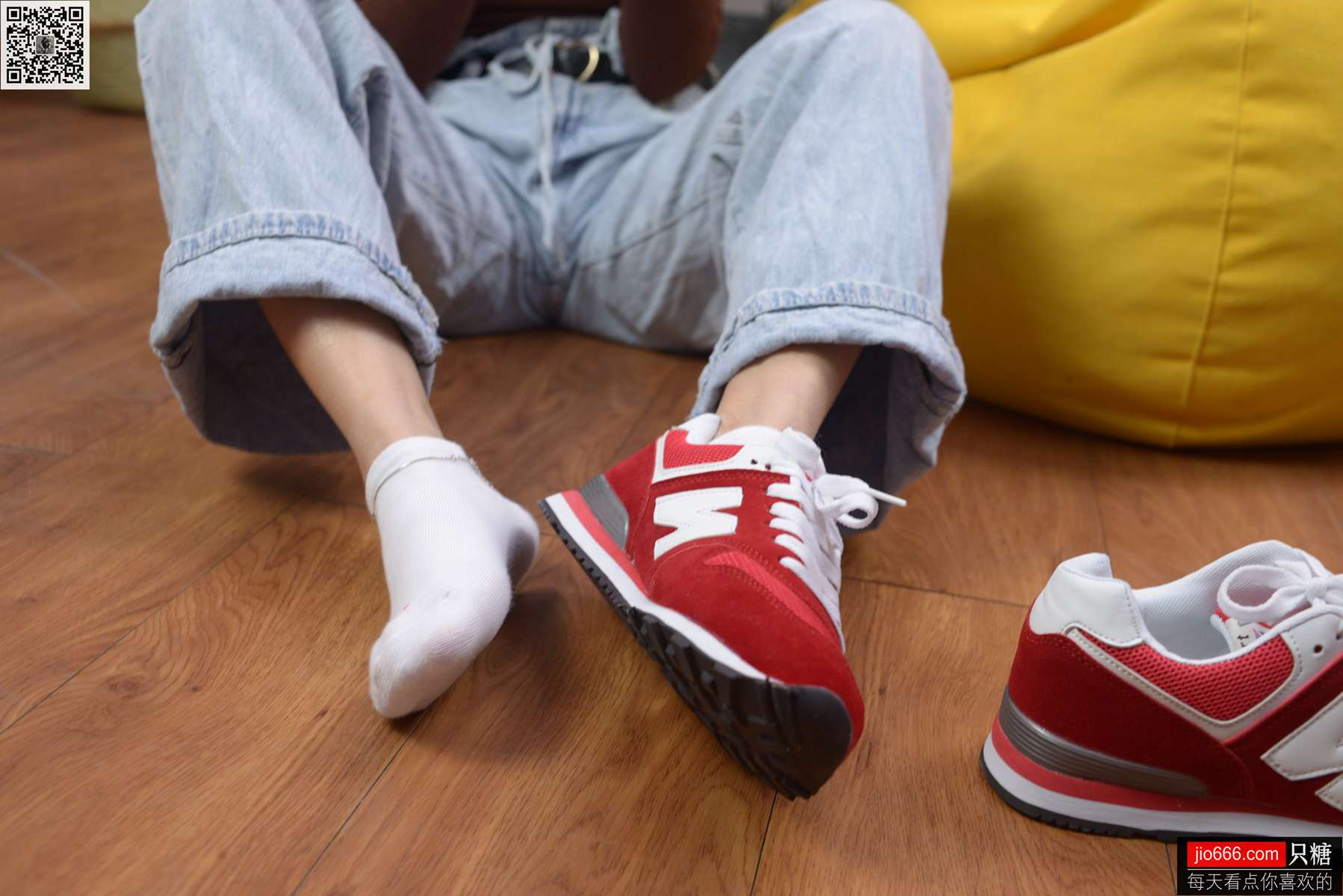 图片[257]-[只糖棉袜] NO.129 冬冬 红与白里的牛仔裤温暖时光 [258P] – 速更版-美库