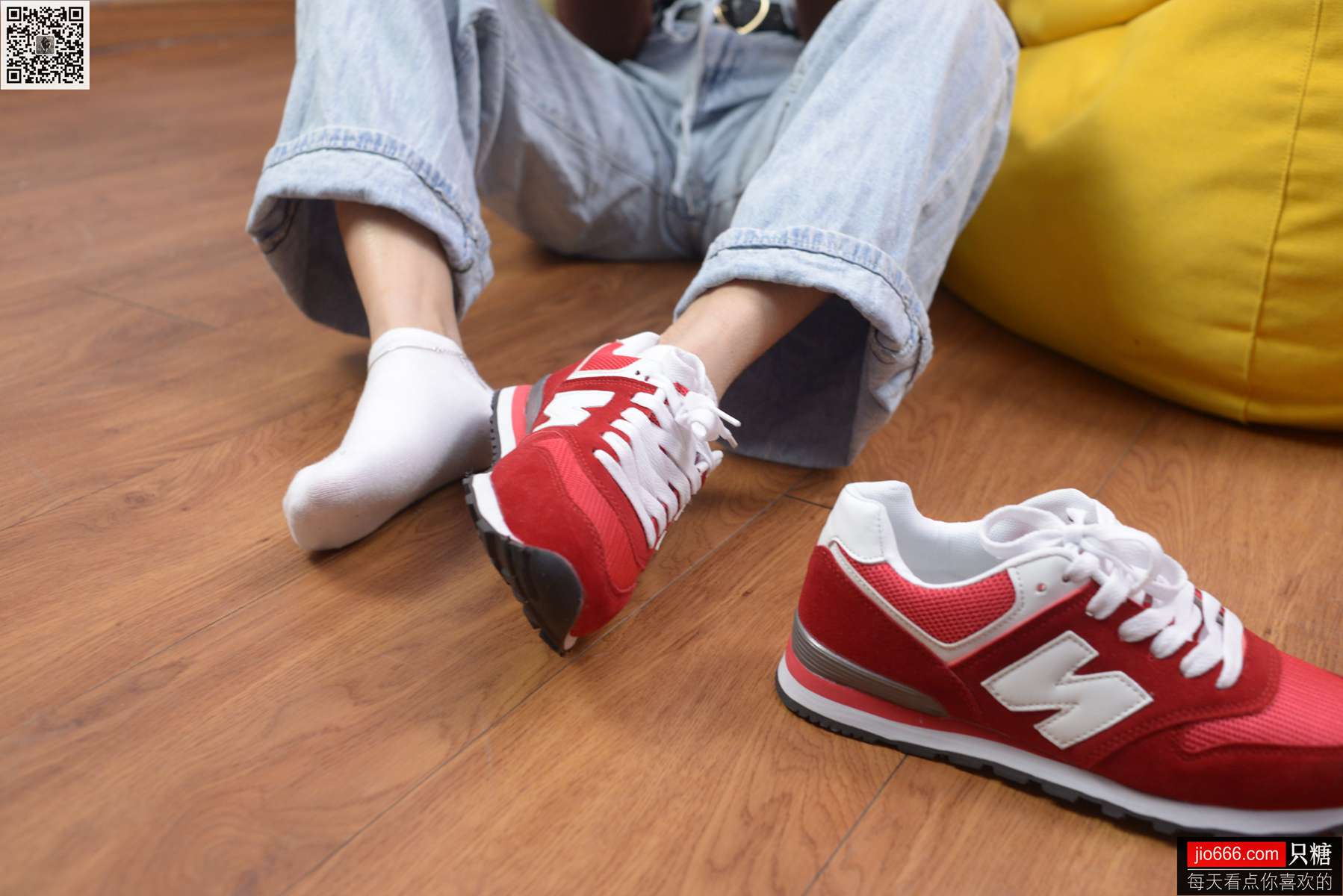 图片[211]-[只糖棉袜] NO.129 冬冬 红与白里的牛仔裤温暖时光 [258P] – 速更版-美库
