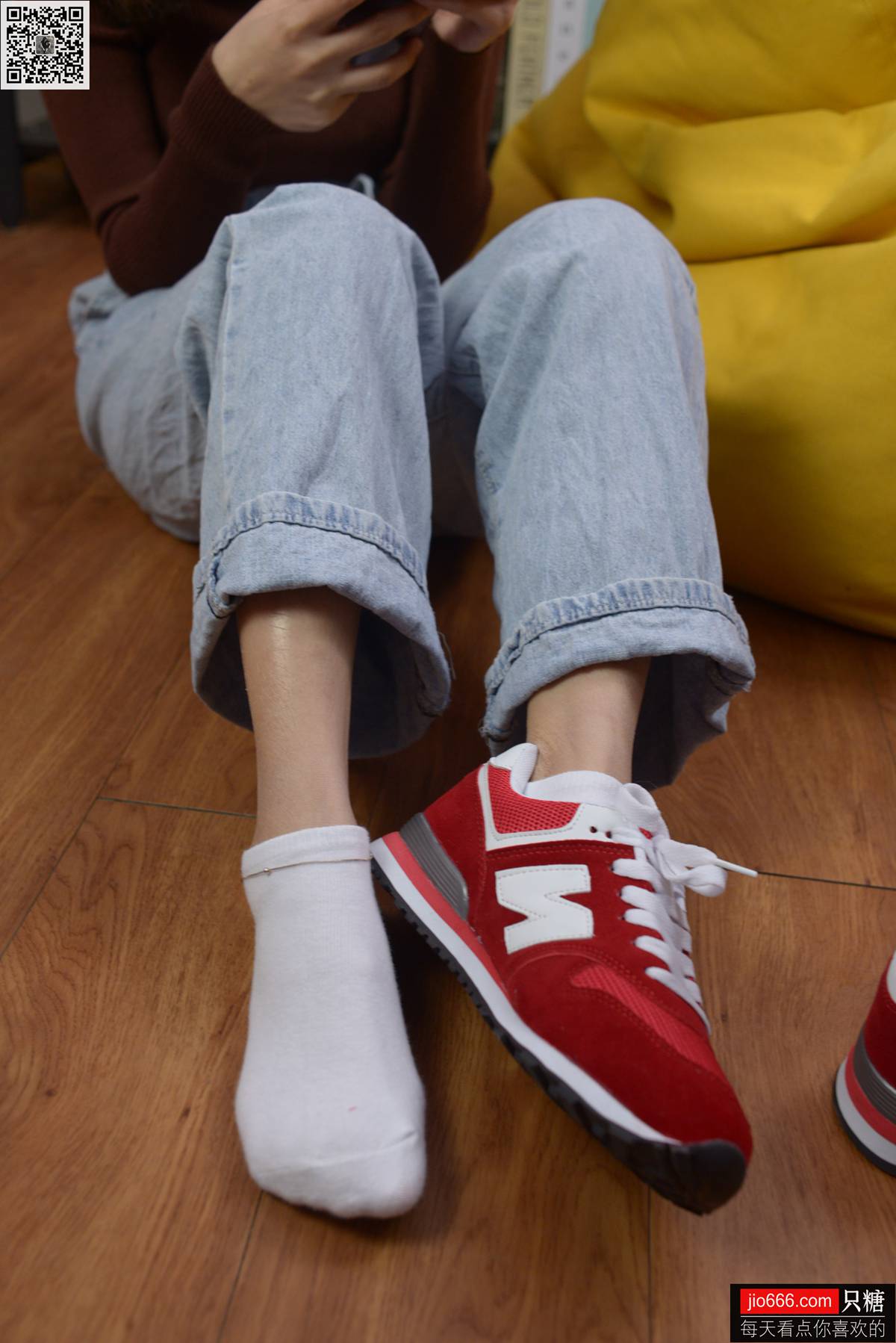 图片[227]-[只糖棉袜] NO.129 冬冬 红与白里的牛仔裤温暖时光 [258P] – 速更版-美库