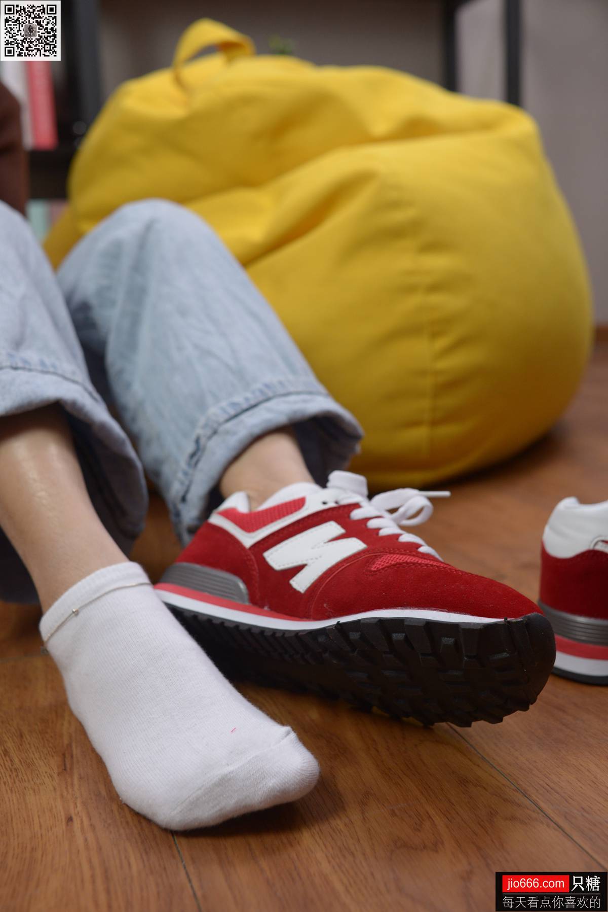 图片[56]-[只糖棉袜] NO.129 冬冬 红与白里的牛仔裤温暖时光 [258P] – 速更版-美库