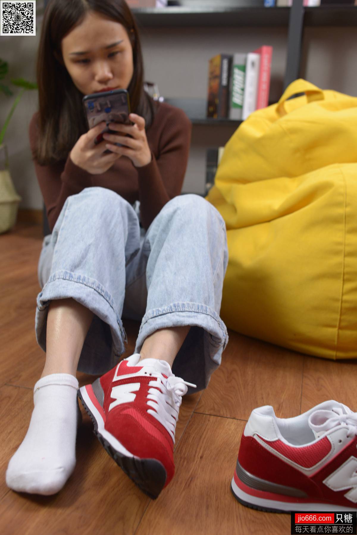 图片[186]-[只糖棉袜] NO.129 冬冬 红与白里的牛仔裤温暖时光 [258P] – 速更版-美库