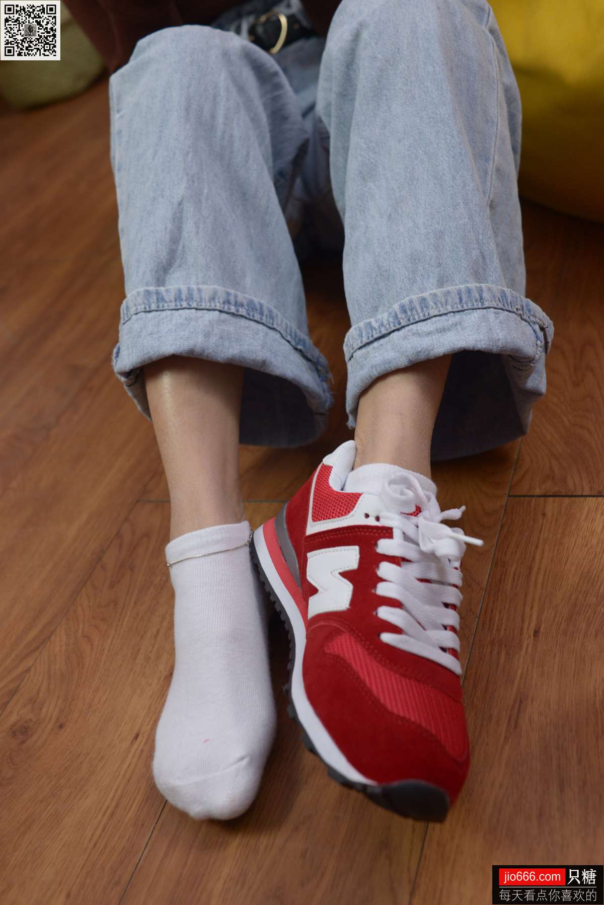 图片[248]-[只糖棉袜] NO.129 冬冬 红与白里的牛仔裤温暖时光 [258P] – 速更版-美库