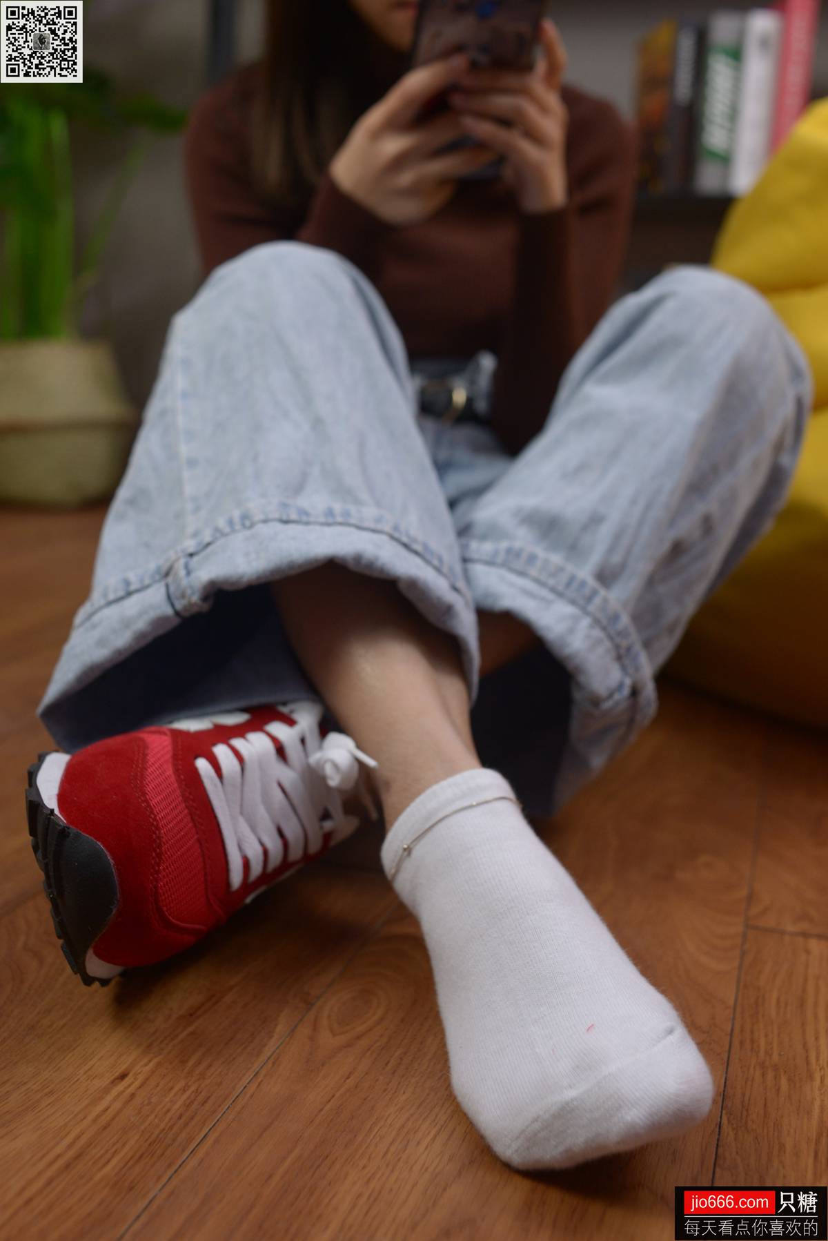 图片[114]-[只糖棉袜] NO.129 冬冬 红与白里的牛仔裤温暖时光 [258P] – 速更版-美库