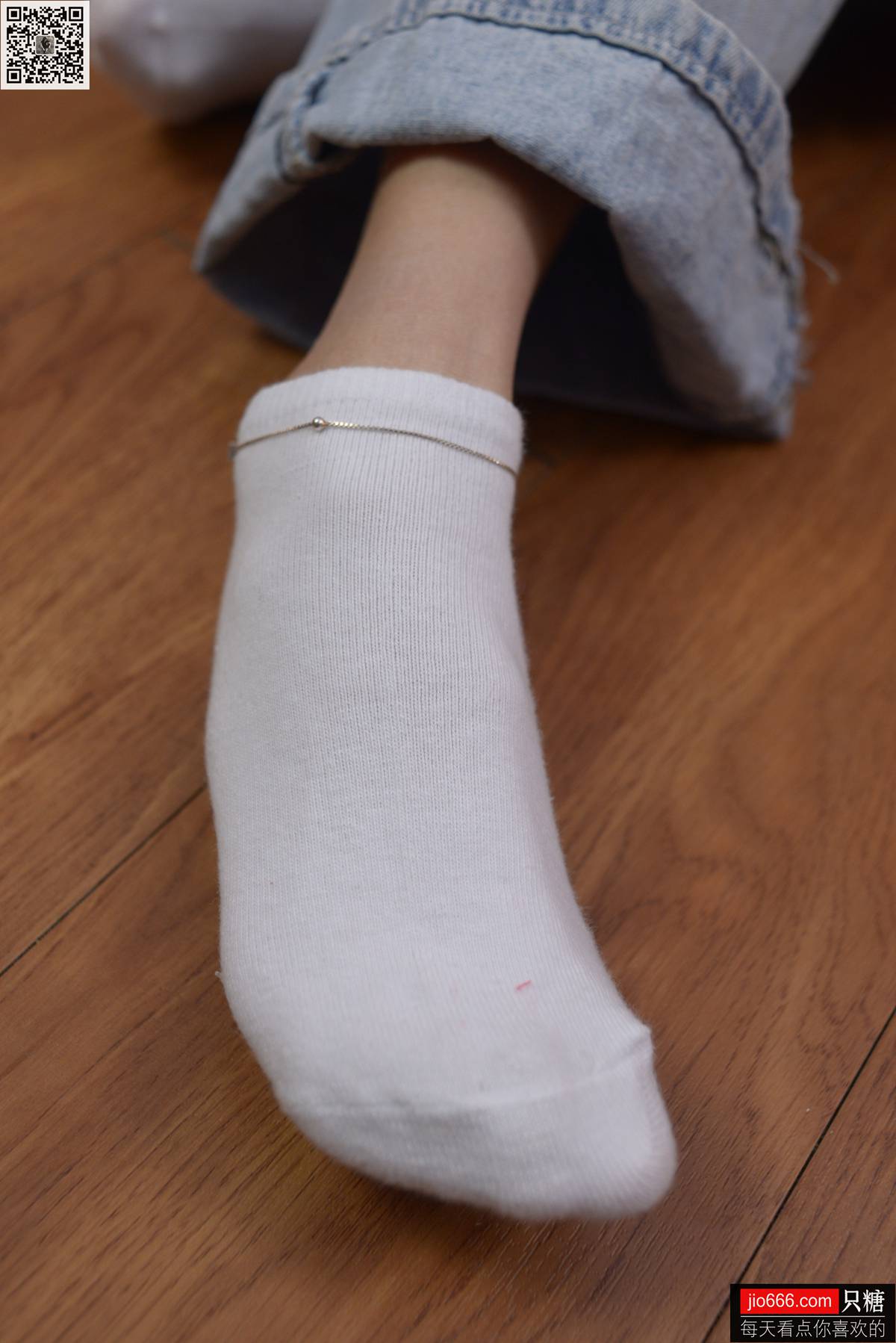 图片[4]-[只糖棉袜] NO.129 冬冬 红与白里的牛仔裤温暖时光 [258P] – 速更版-美库