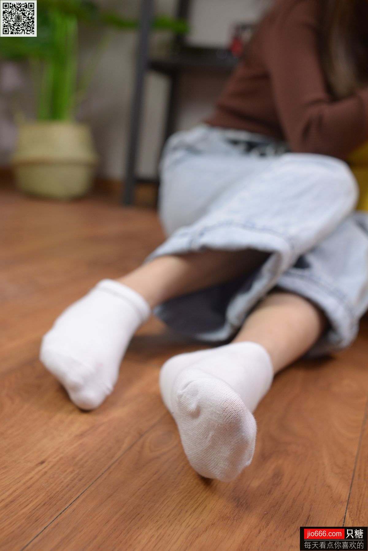 图片[160]-[只糖棉袜] NO.129 冬冬 红与白里的牛仔裤温暖时光 [258P] – 速更版-美库