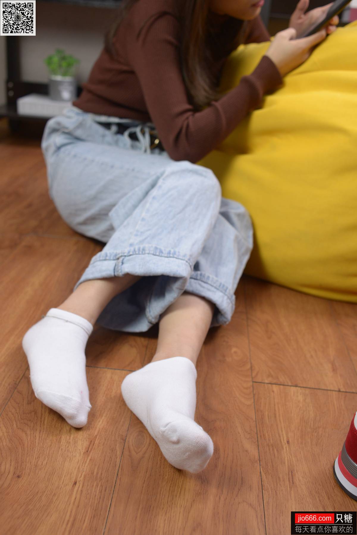 图片[198]-[只糖棉袜] NO.129 冬冬 红与白里的牛仔裤温暖时光 [258P] – 速更版-美库