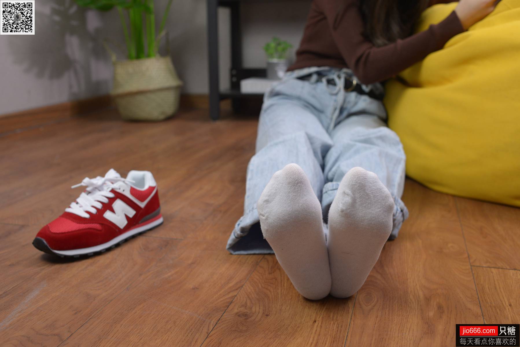 图片[62]-[只糖棉袜] NO.129 冬冬 红与白里的牛仔裤温暖时光 [258P] – 速更版-美库