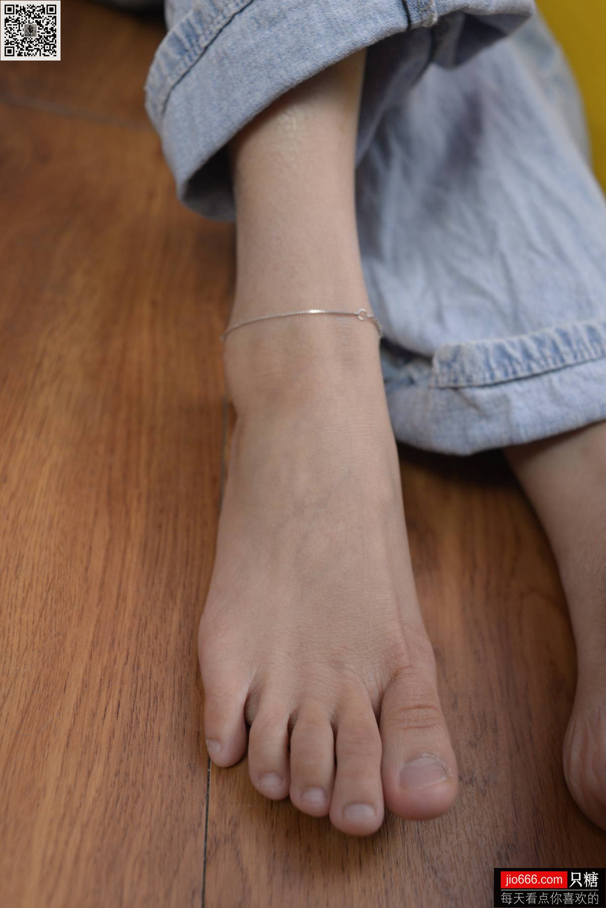 图片[180]-[只糖棉袜] NO.129 冬冬 红与白里的牛仔裤温暖时光 [258P] – 速更版-美库