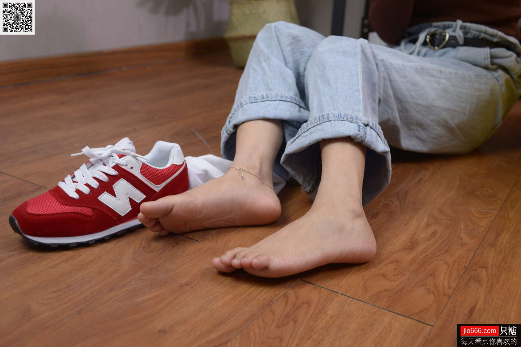图片[98]-[只糖棉袜] NO.129 冬冬 红与白里的牛仔裤温暖时光 [258P] – 速更版-美库