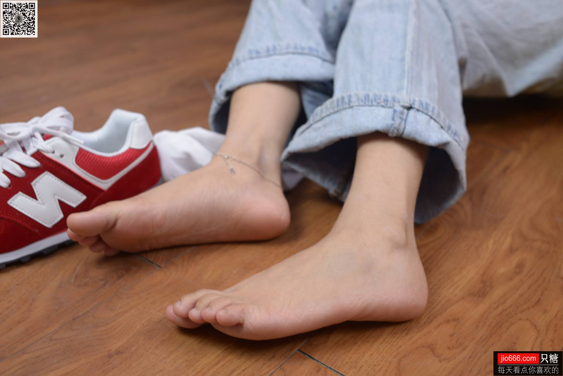 图片[207]-[只糖棉袜] NO.129 冬冬 红与白里的牛仔裤温暖时光 [258P] – 速更版-美库