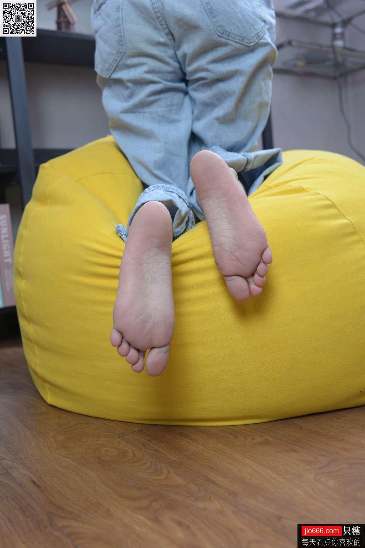 图片[202]-[只糖棉袜] NO.129 冬冬 红与白里的牛仔裤温暖时光 [258P] – 速更版-美库