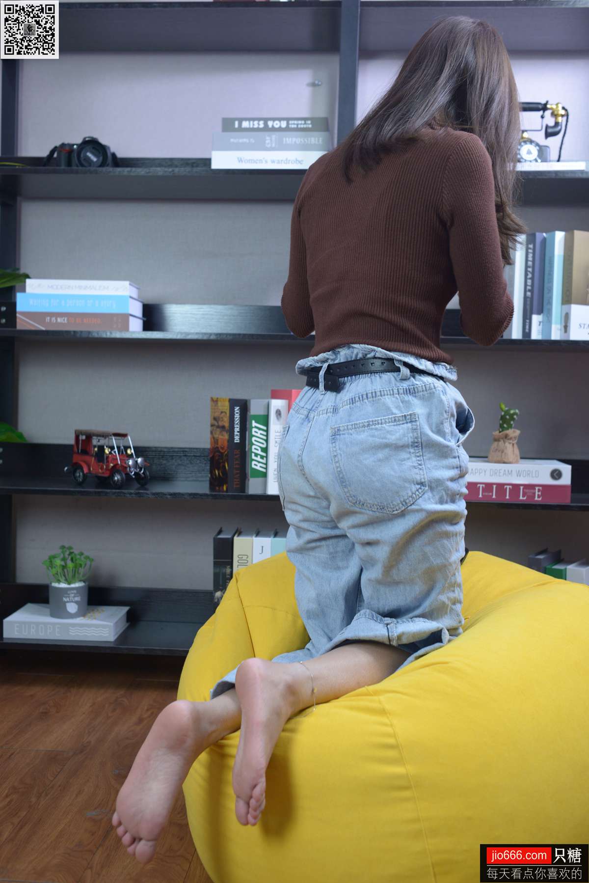 图片[111]-[只糖棉袜] NO.129 冬冬 红与白里的牛仔裤温暖时光 [258P] – 速更版-美库