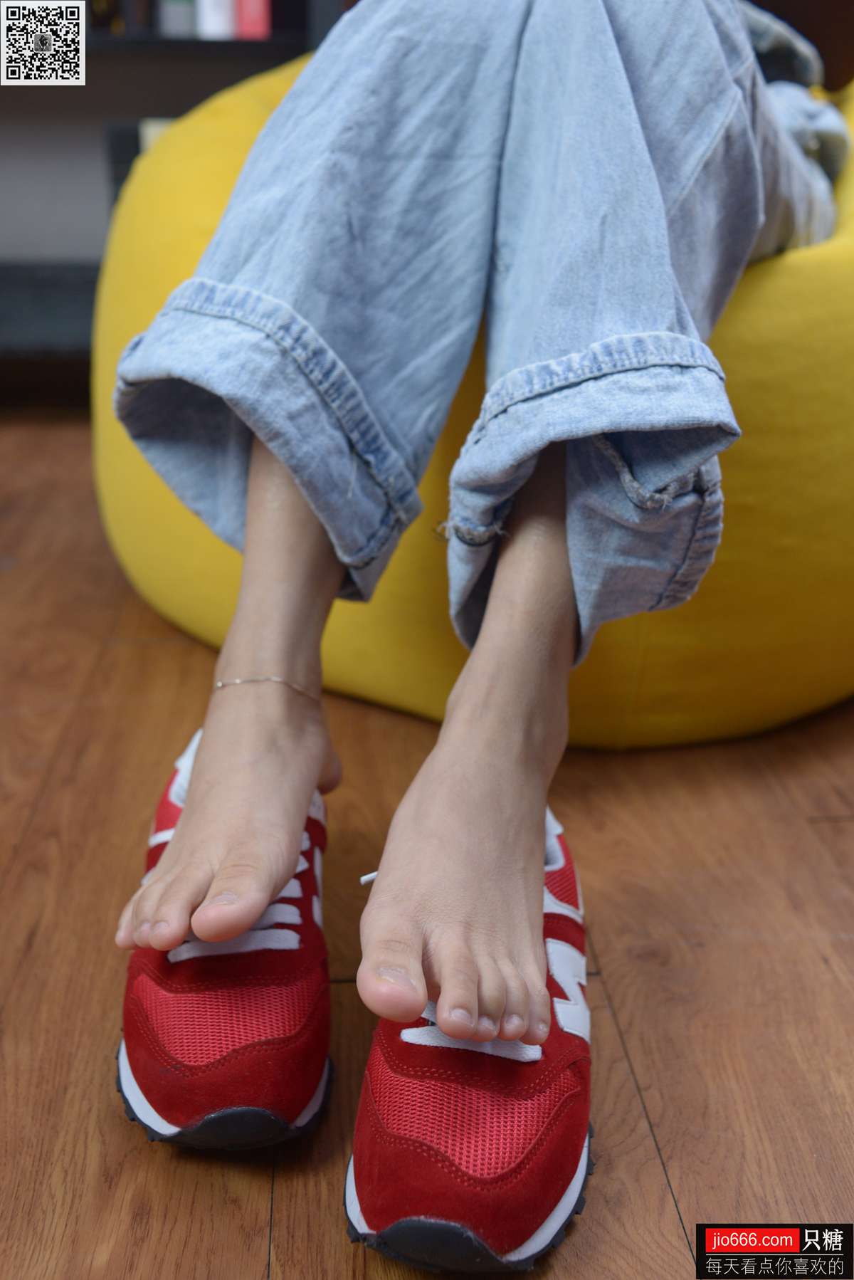 图片[208]-[只糖棉袜] NO.129 冬冬 红与白里的牛仔裤温暖时光 [258P] – 速更版-美库