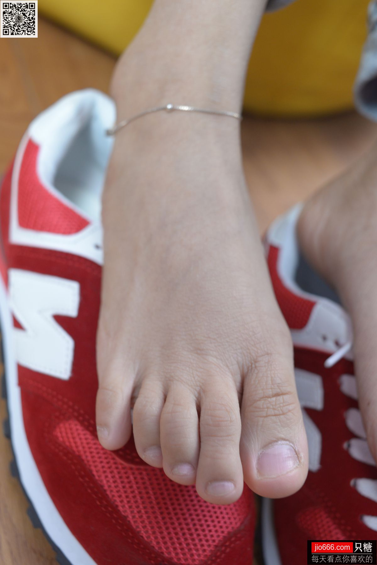 图片[23]-[只糖棉袜] NO.129 冬冬 红与白里的牛仔裤温暖时光 [258P] – 速更版-美库