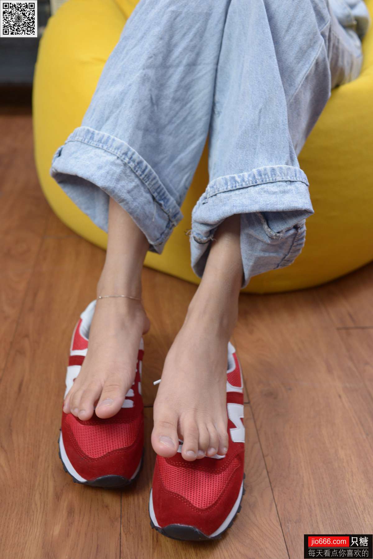 图片[37]-[只糖棉袜] NO.129 冬冬 红与白里的牛仔裤温暖时光 [258P] – 速更版-美库