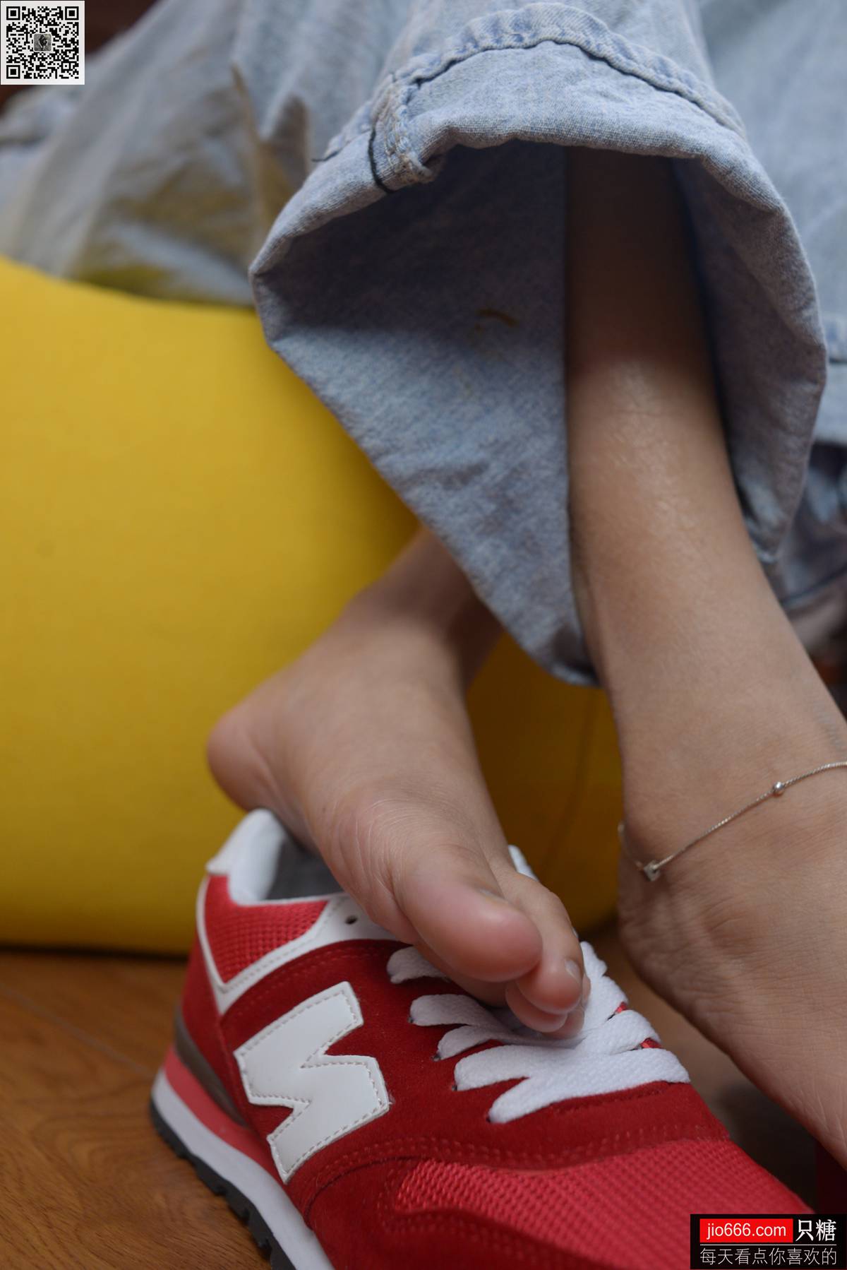 图片[199]-[只糖棉袜] NO.129 冬冬 红与白里的牛仔裤温暖时光 [258P] – 速更版-美库