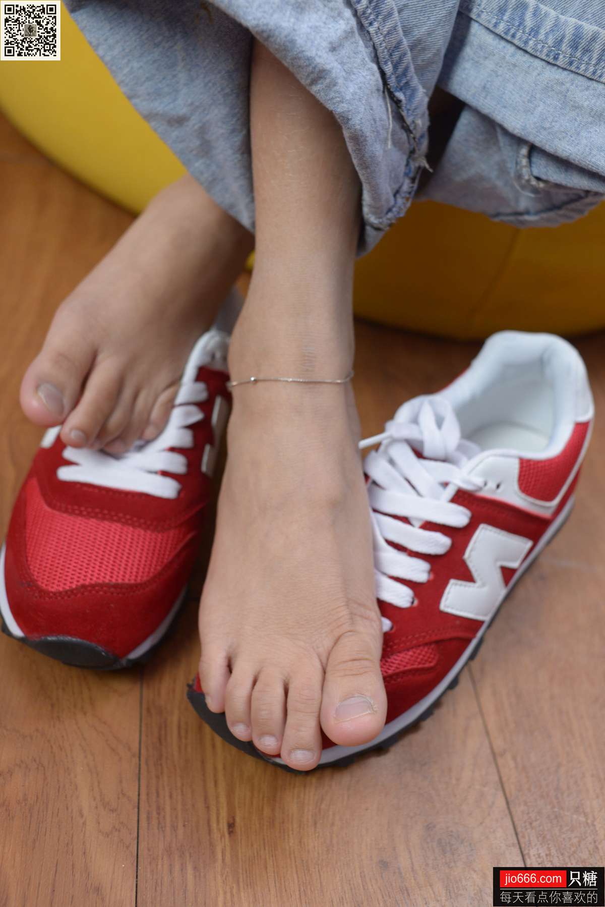图片[82]-[只糖棉袜] NO.129 冬冬 红与白里的牛仔裤温暖时光 [258P] – 速更版-美库