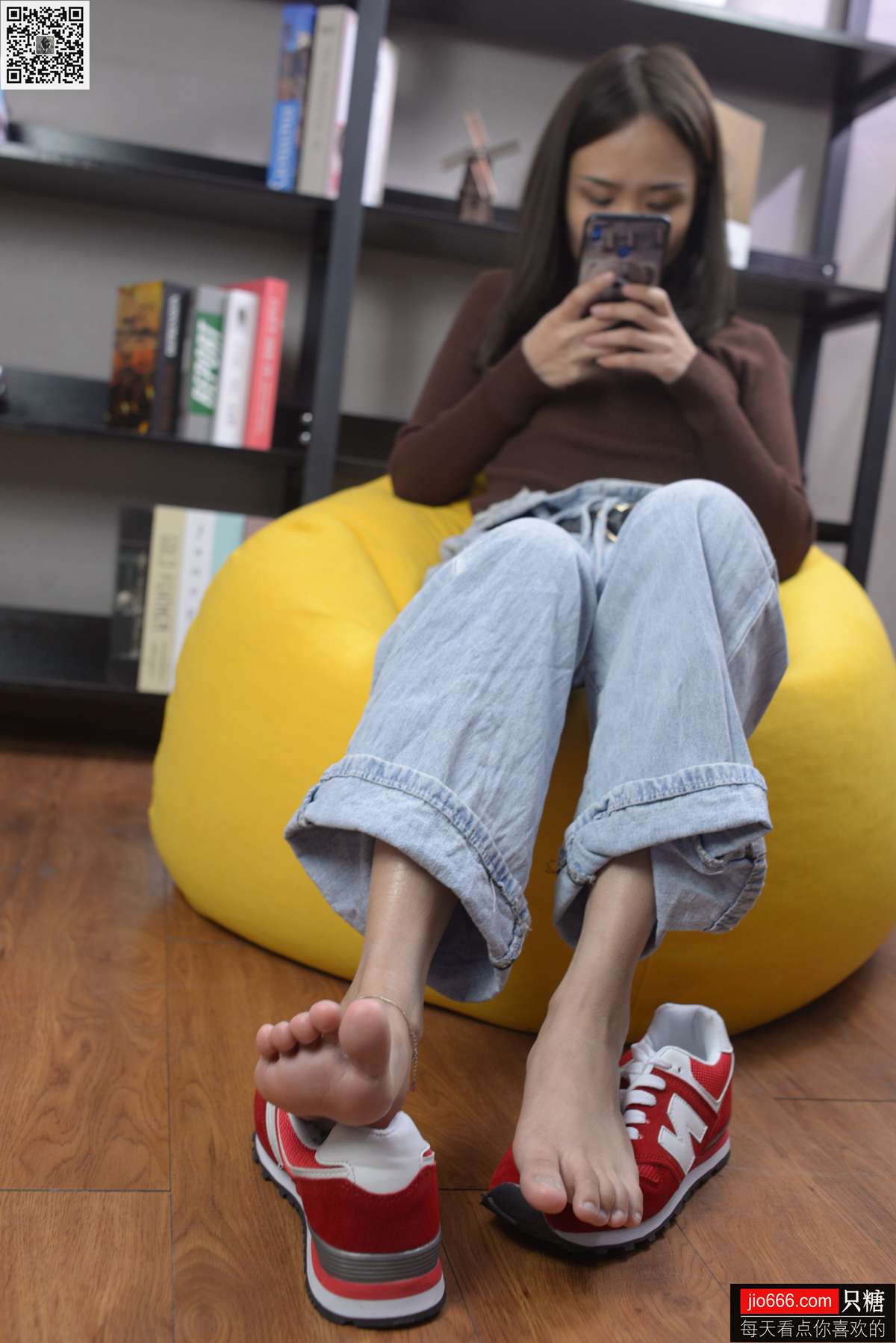 图片[102]-[只糖棉袜] NO.129 冬冬 红与白里的牛仔裤温暖时光 [258P] – 速更版-美库