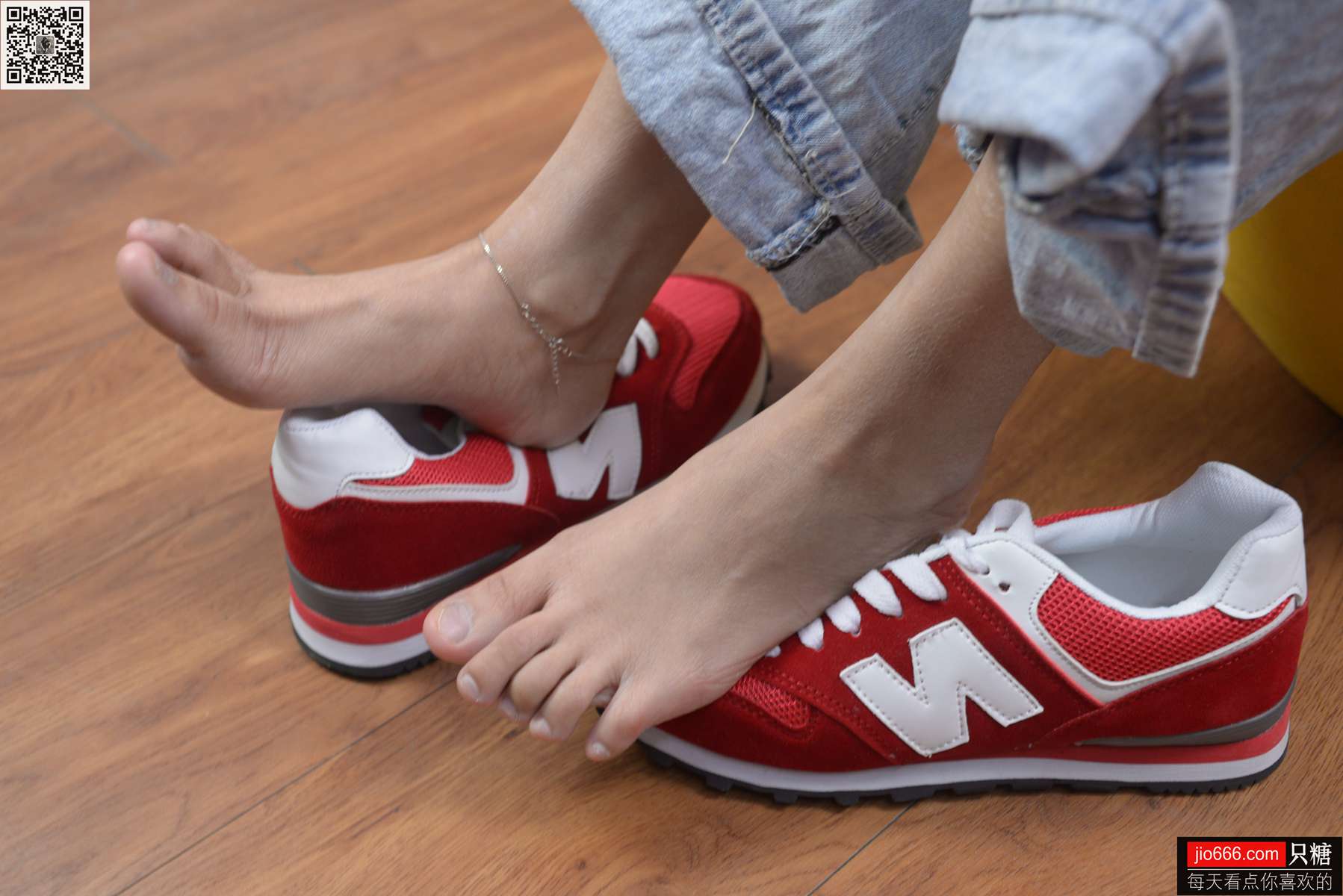 图片[104]-[只糖棉袜] NO.129 冬冬 红与白里的牛仔裤温暖时光 [258P] – 速更版-美库