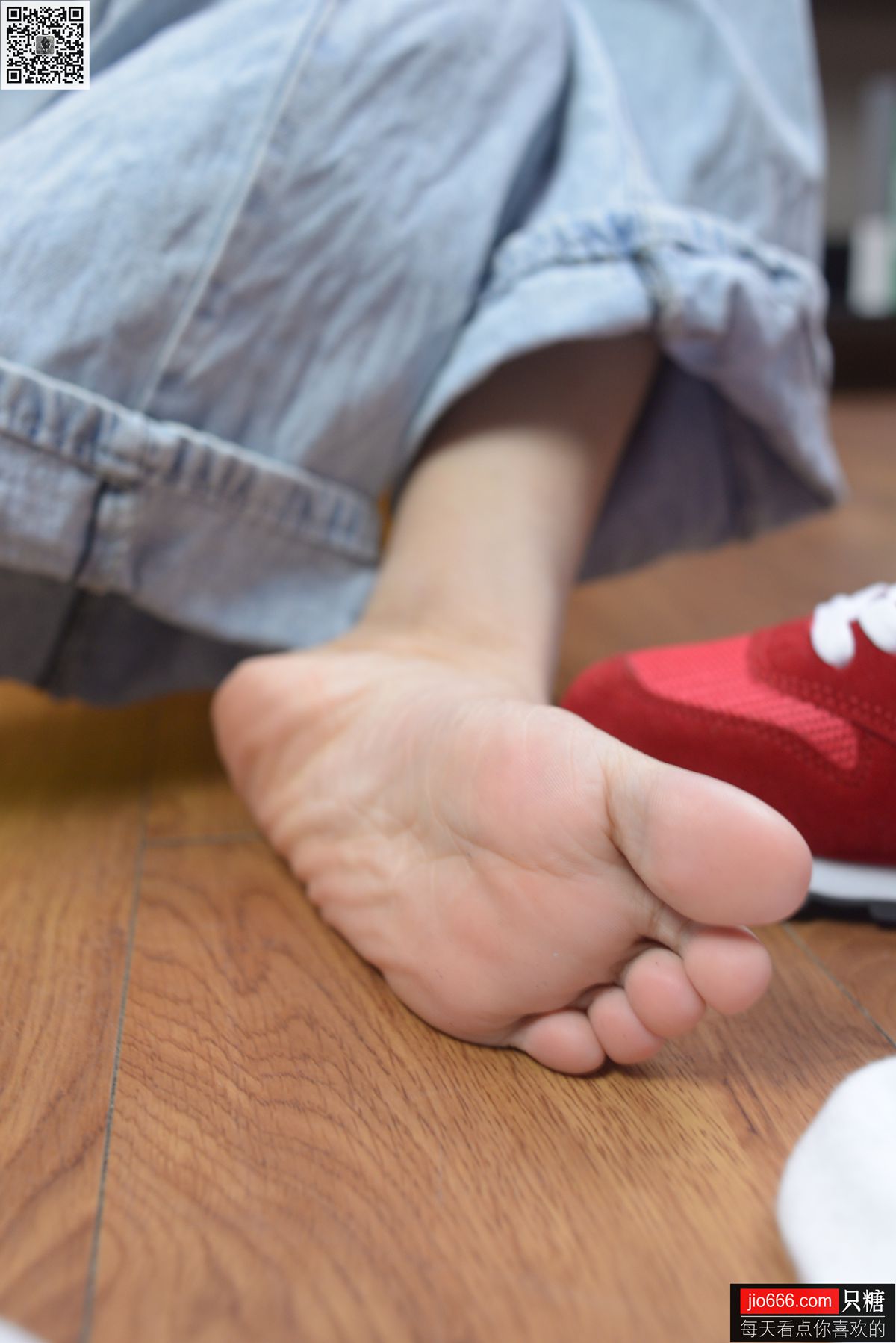 图片[123]-[只糖棉袜] NO.129 冬冬 红与白里的牛仔裤温暖时光 [258P] – 速更版-美库