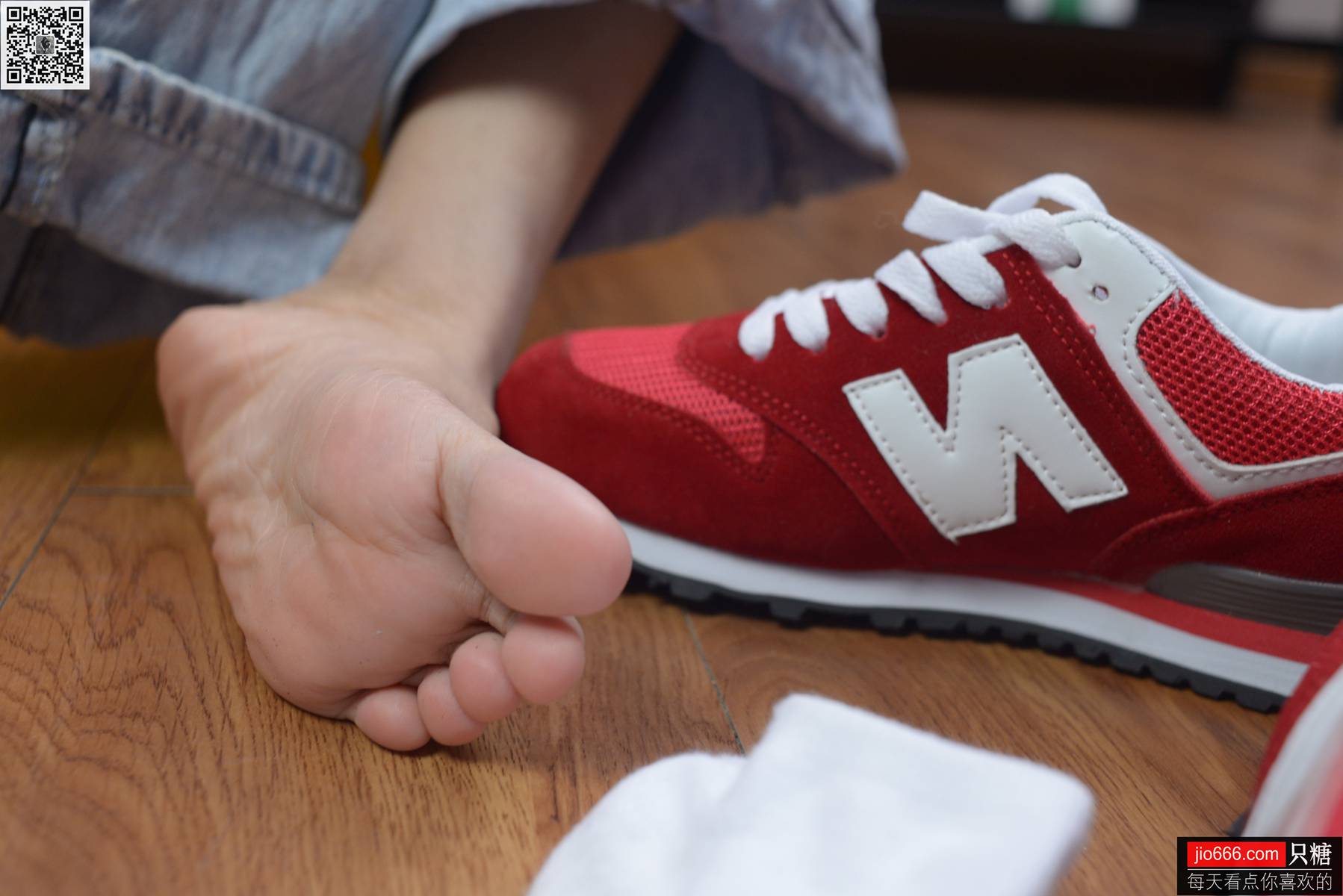 图片[233]-[只糖棉袜] NO.129 冬冬 红与白里的牛仔裤温暖时光 [258P] – 速更版-美库