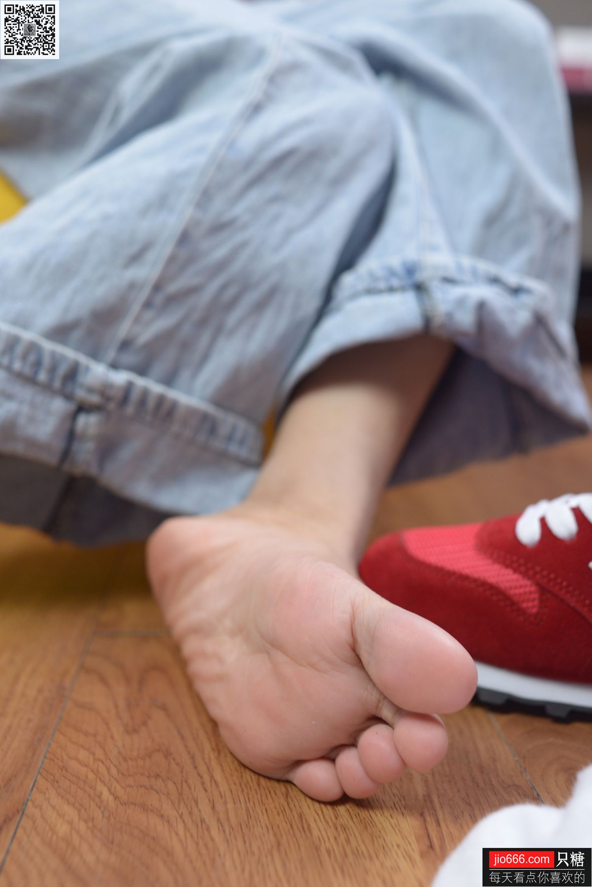 图片[11]-[只糖棉袜] NO.129 冬冬 红与白里的牛仔裤温暖时光 [258P] – 速更版-美库