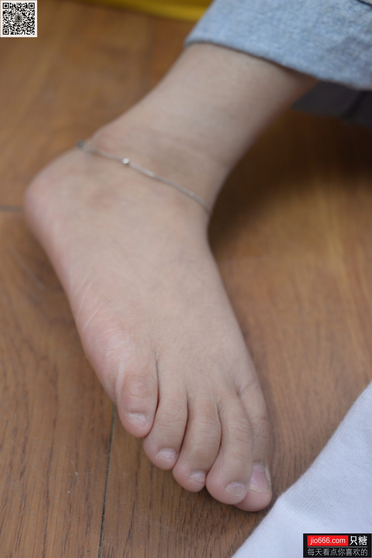 图片[130]-[只糖棉袜] NO.129 冬冬 红与白里的牛仔裤温暖时光 [258P] – 速更版-美库