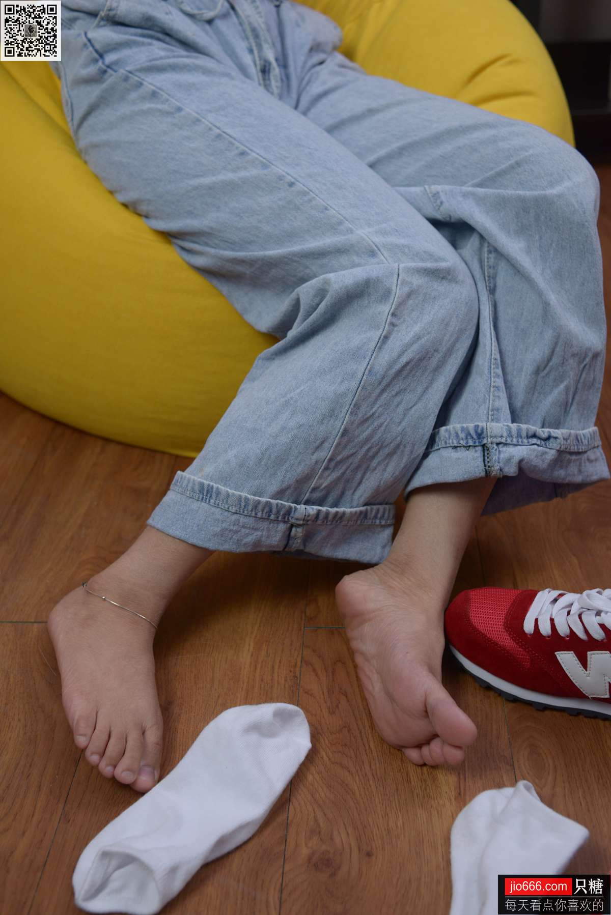 图片[83]-[只糖棉袜] NO.129 冬冬 红与白里的牛仔裤温暖时光 [258P] – 速更版-美库