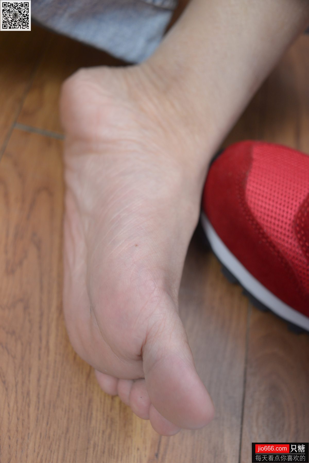 图片[260]-[只糖棉袜] NO.129 冬冬 红与白里的牛仔裤温暖时光 [258P] – 速更版-美库