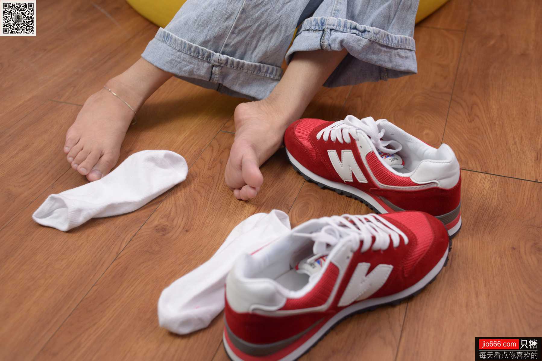 图片[88]-[只糖棉袜] NO.129 冬冬 红与白里的牛仔裤温暖时光 [258P] – 速更版-美库