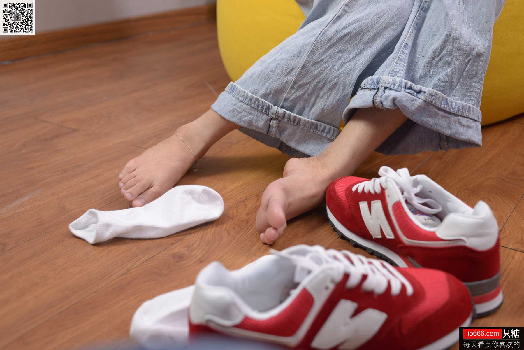 图片[214]-[只糖棉袜] NO.129 冬冬 红与白里的牛仔裤温暖时光 [258P] – 速更版-美库