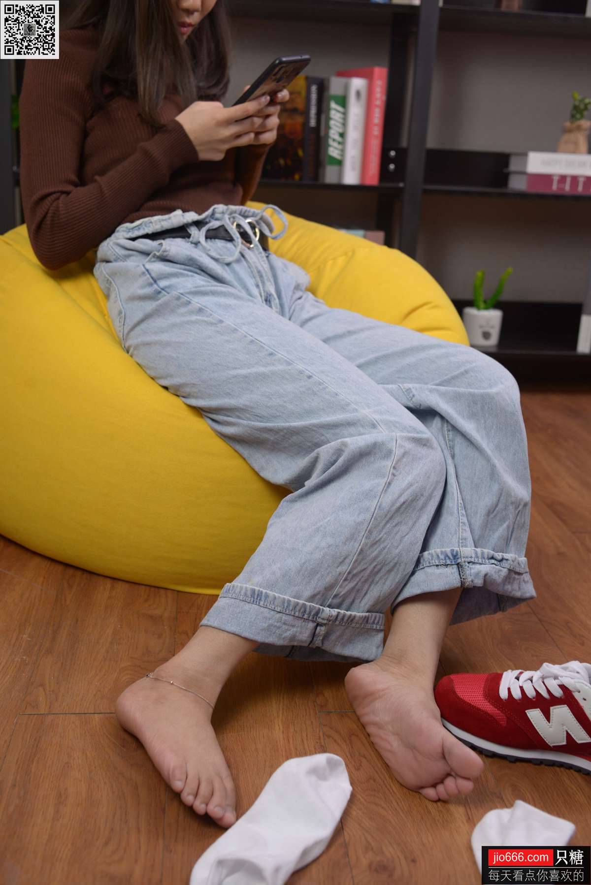 图片[49]-[只糖棉袜] NO.129 冬冬 红与白里的牛仔裤温暖时光 [258P] – 速更版-美库