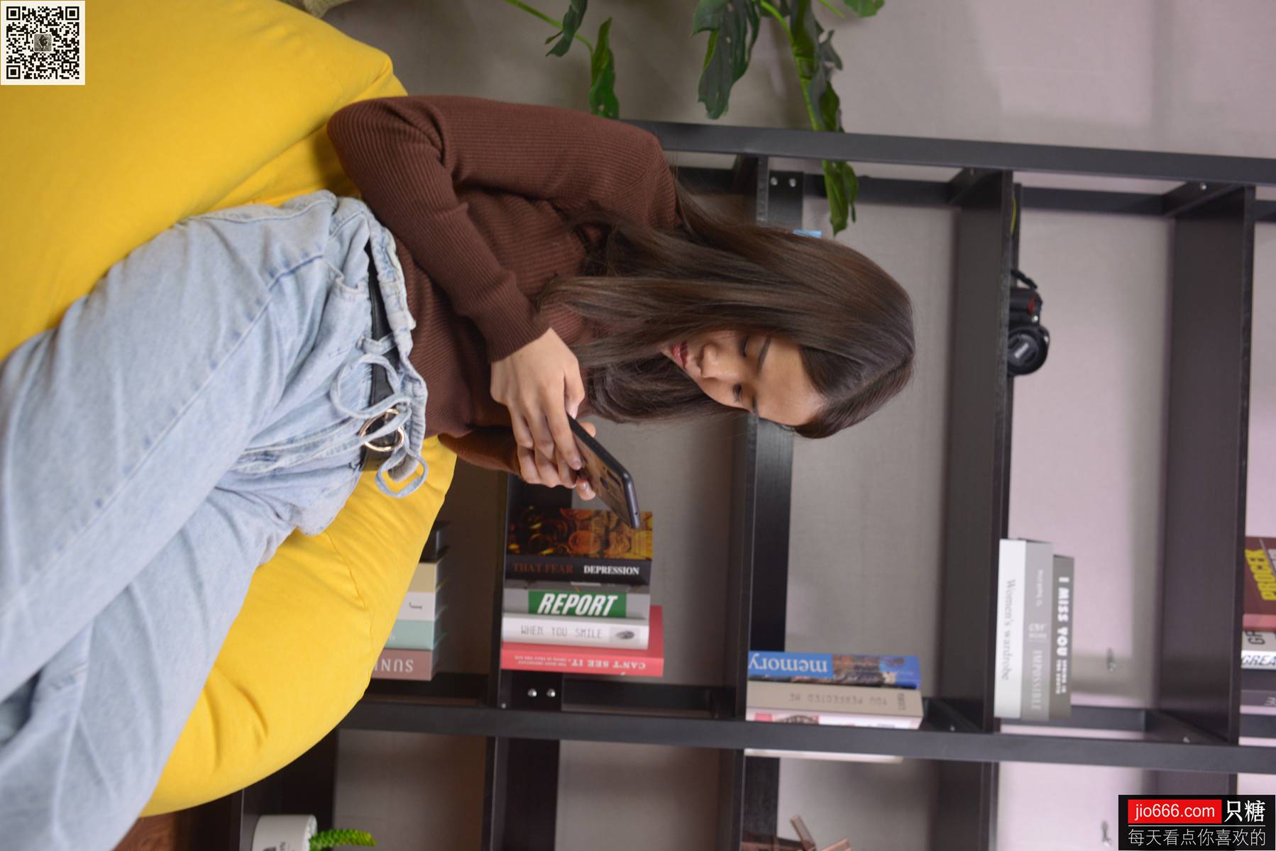 图片[136]-[只糖棉袜] NO.129 冬冬 红与白里的牛仔裤温暖时光 [258P] – 速更版-美库