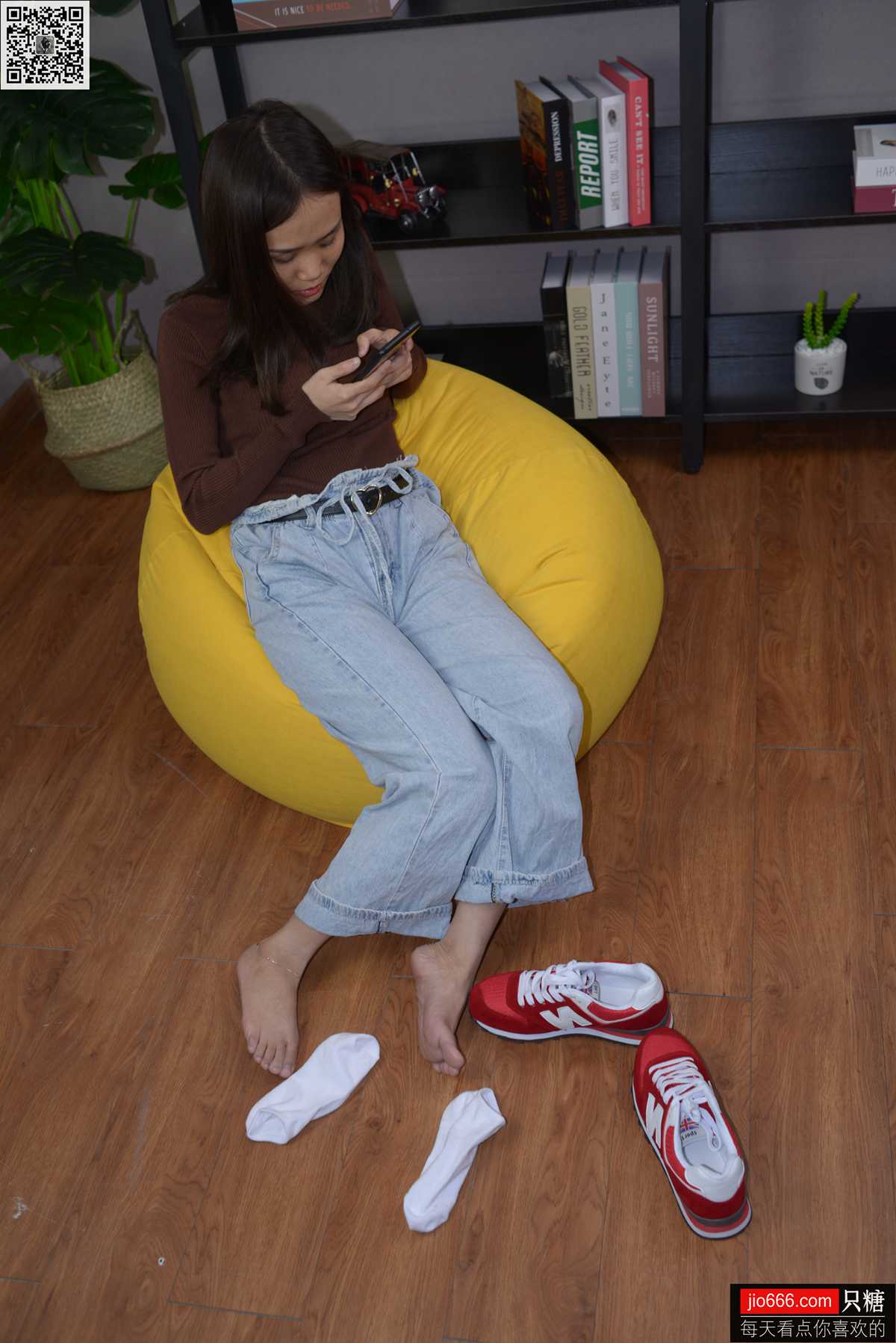 图片[178]-[只糖棉袜] NO.129 冬冬 红与白里的牛仔裤温暖时光 [258P] – 速更版-美库