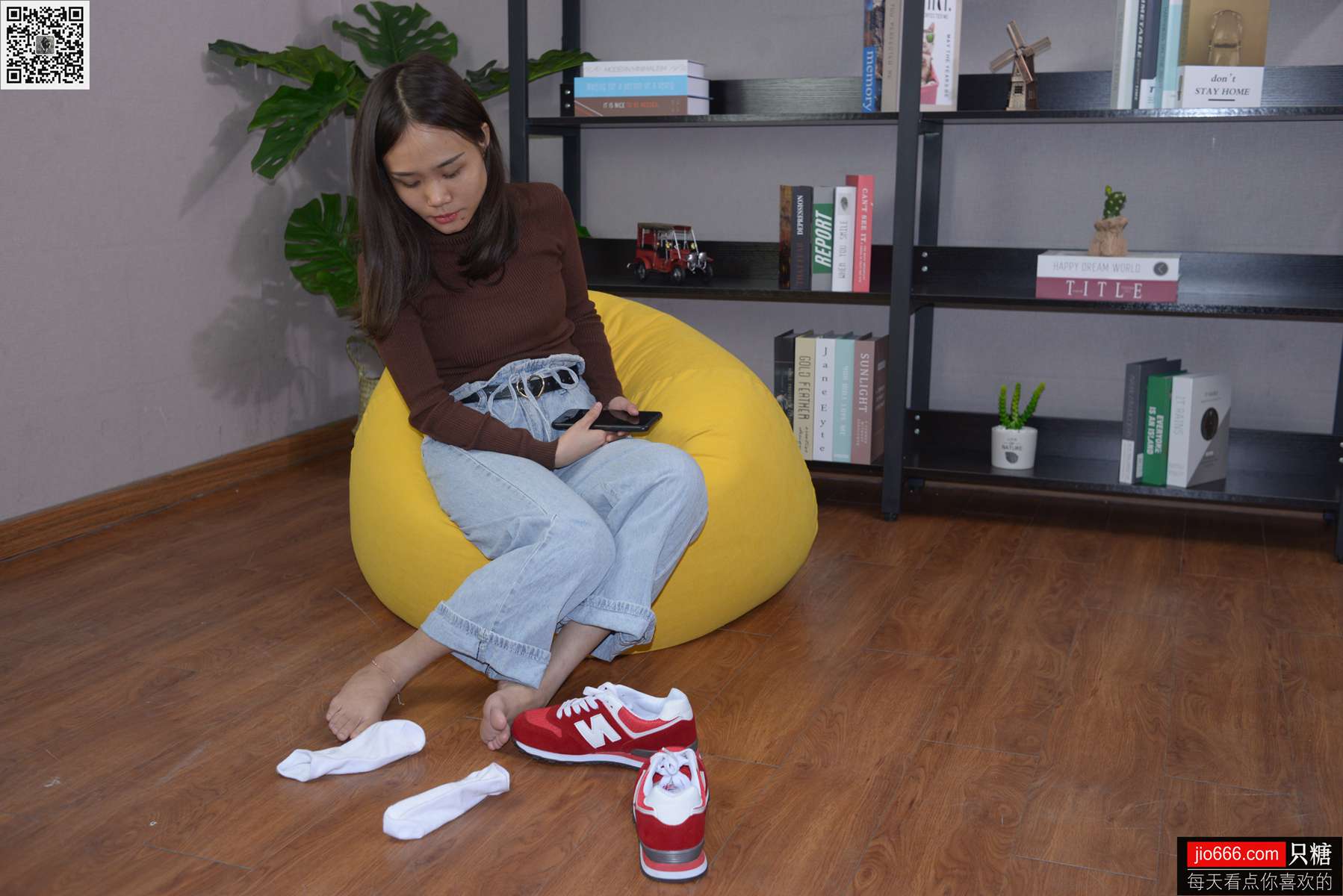 图片[141]-[只糖棉袜] NO.129 冬冬 红与白里的牛仔裤温暖时光 [258P] – 速更版-美库