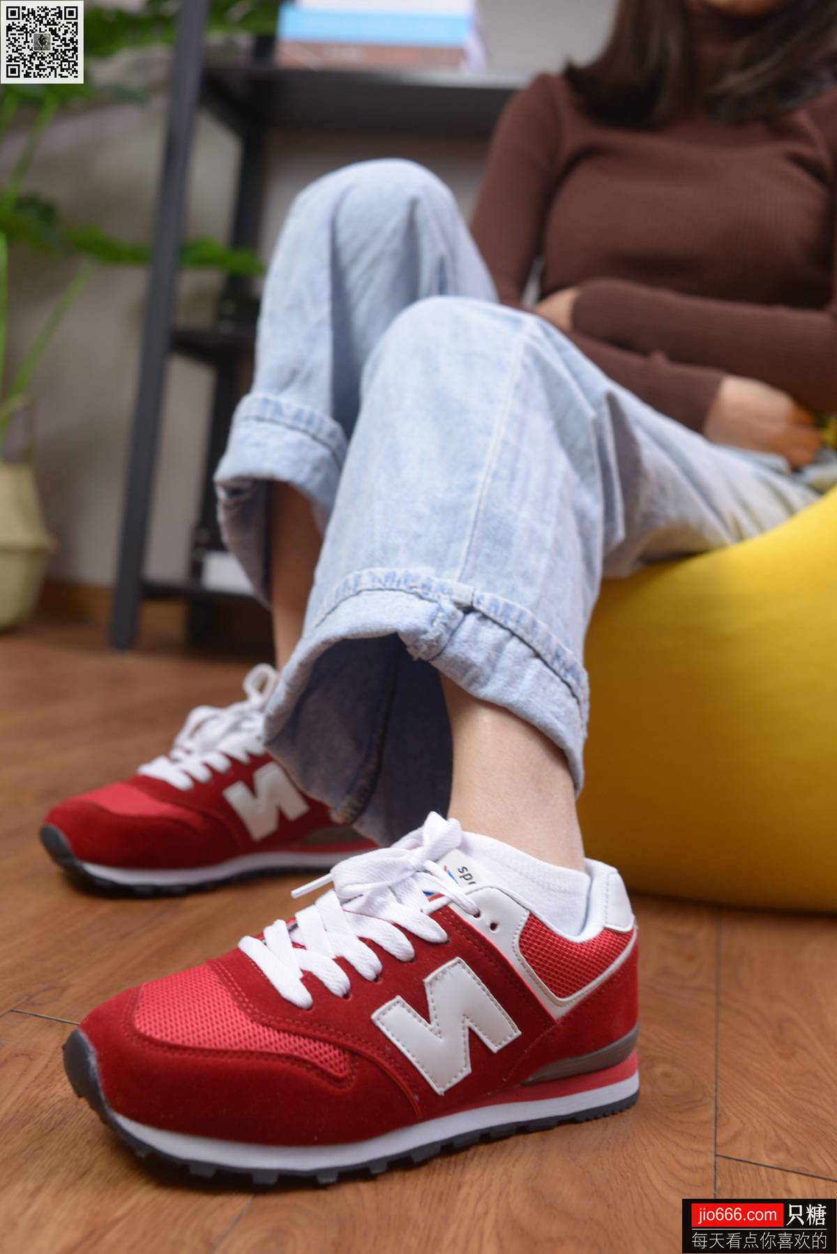 图片[200]-[只糖棉袜] NO.129 冬冬 红与白里的牛仔裤温暖时光 [258P] – 速更版-美库