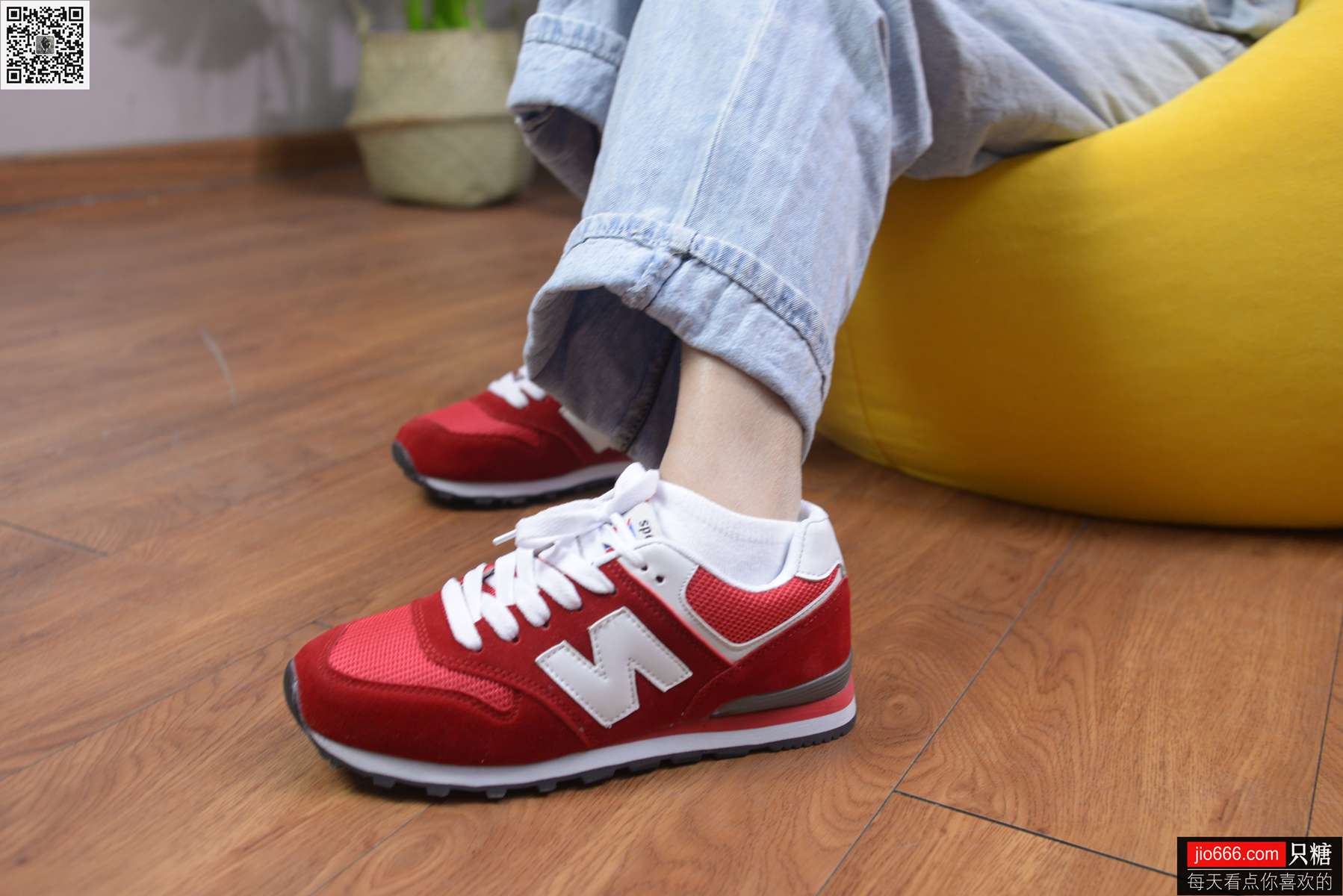 图片[256]-[只糖棉袜] NO.129 冬冬 红与白里的牛仔裤温暖时光 [258P] – 速更版-美库