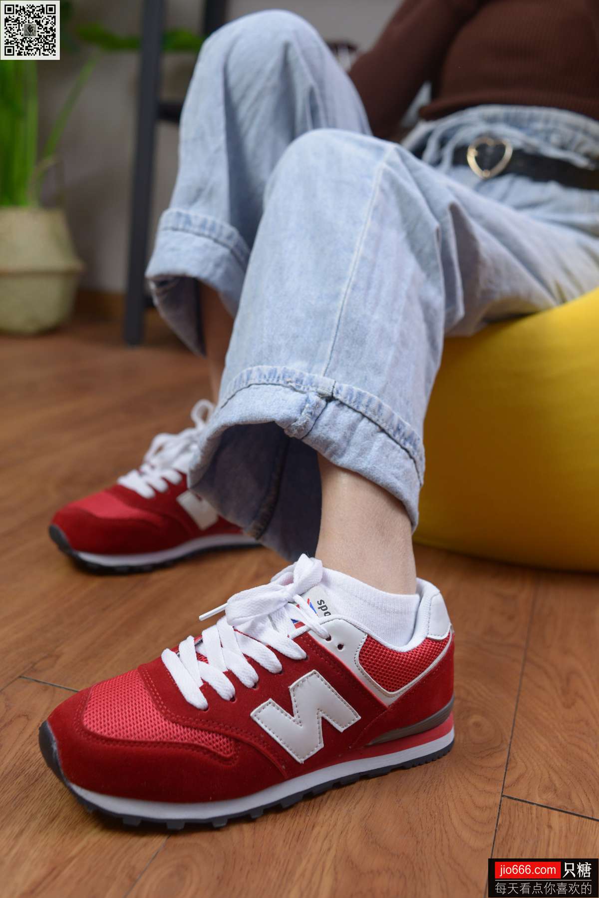 图片[156]-[只糖棉袜] NO.129 冬冬 红与白里的牛仔裤温暖时光 [258P] – 速更版-美库