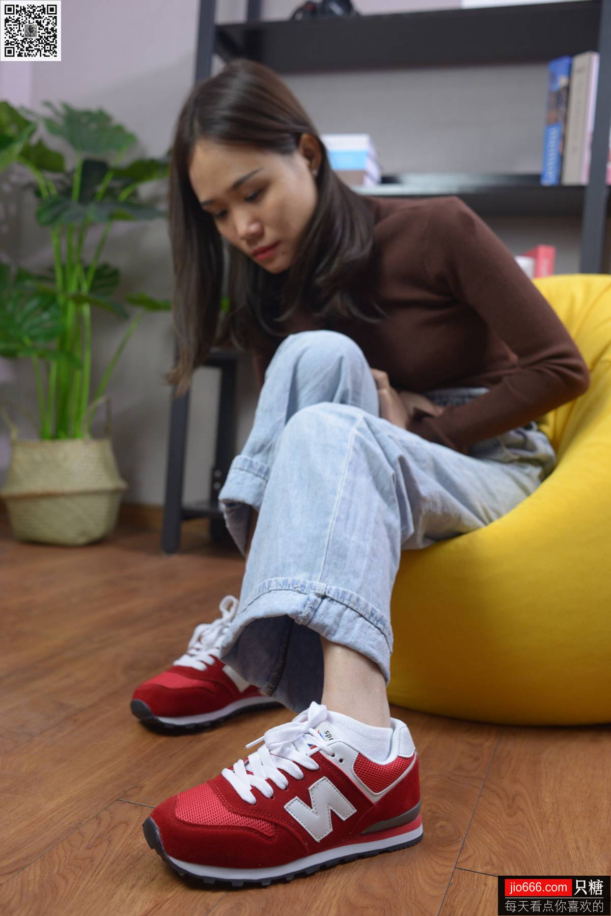 图片[174]-[只糖棉袜] NO.129 冬冬 红与白里的牛仔裤温暖时光 [258P] – 速更版-美库