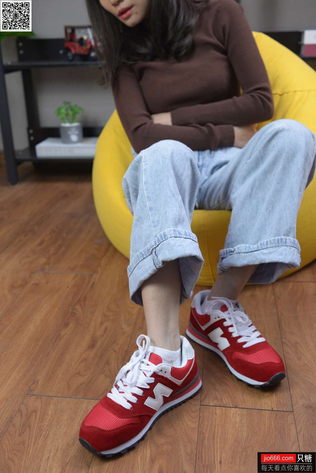 图片[15]-[只糖棉袜] NO.129 冬冬 红与白里的牛仔裤温暖时光 [258P] – 速更版-美库