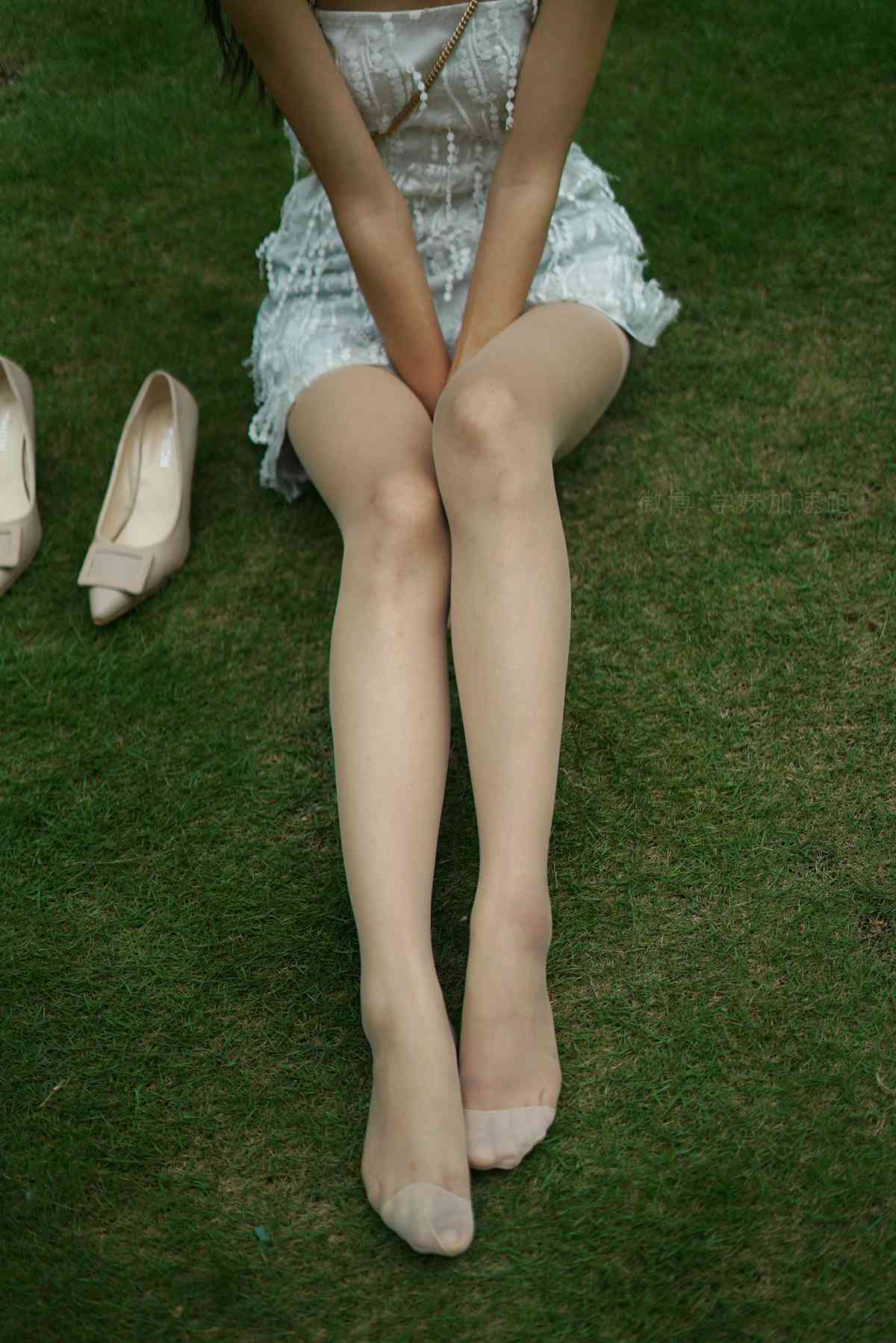 图片[39]-[学妹加速跑] 2020.09.03 XM079《草地上的绿茶jio-鹿酱》[98P] – 速更版-美库