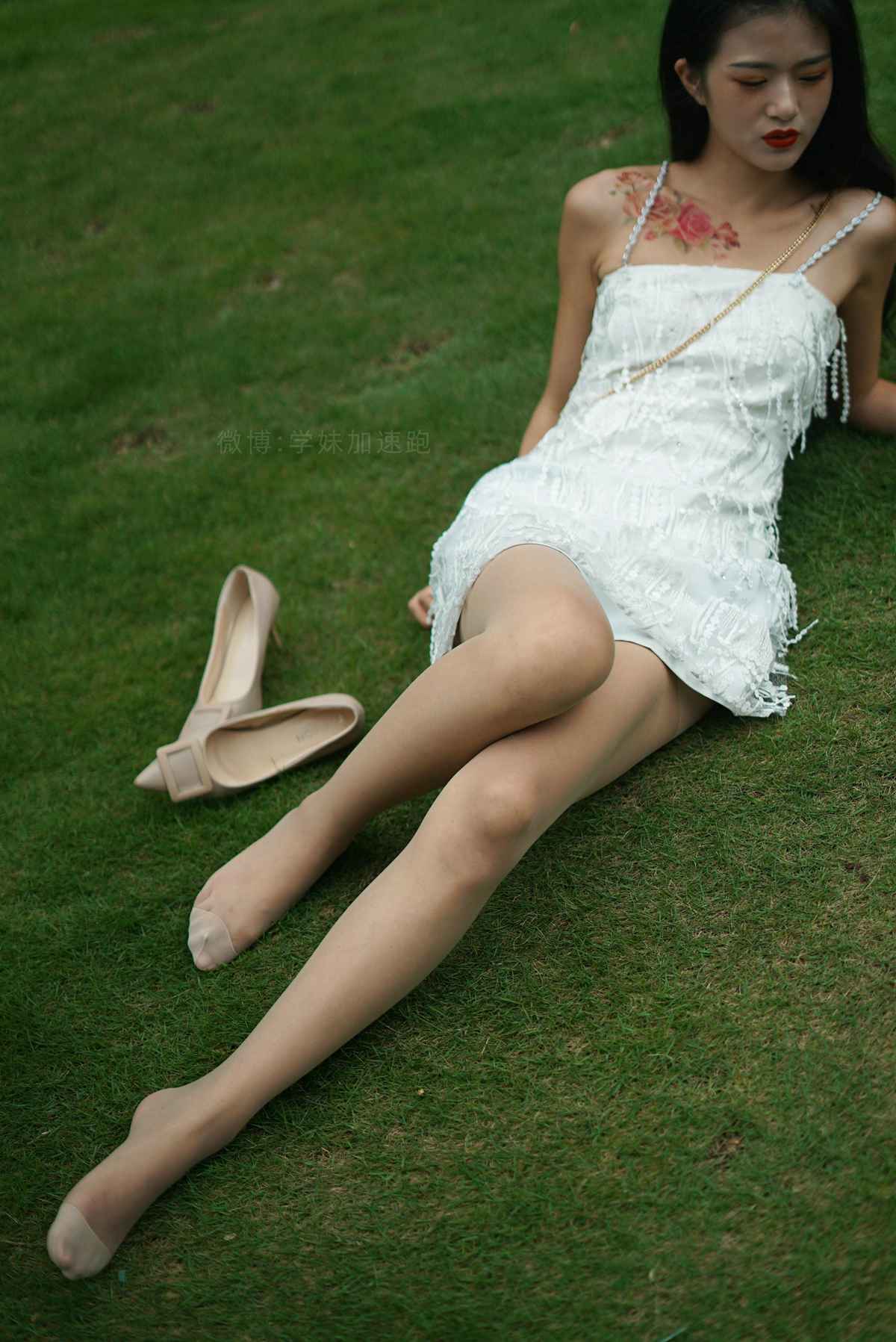 图片[42]-[学妹加速跑] 2020.09.03 XM079《草地上的绿茶jio-鹿酱》[98P] – 速更版-美库